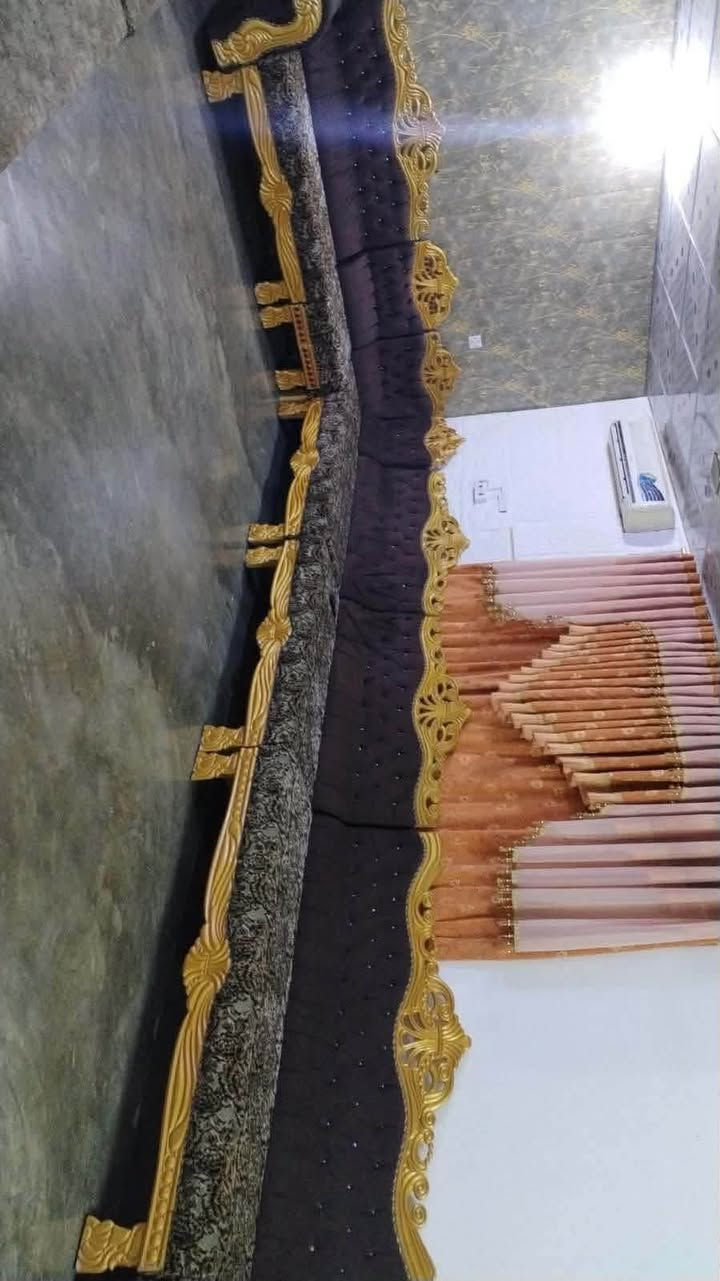 السلام عليكم
تخم حلو ونضيف القياس ماله ١٣ متر والسعر ٦٠٠ وبي مجال 
مكانه حديثة استفسار اكثر خاص او على الرقم
***********
