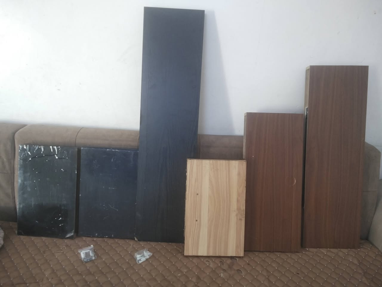 السلام عليكم رفوف جداريه للبيع مستعمله انضاف 6 قطع السعر 40 وبيهن مجال *********** واتساب يوجد توصيل داخل بغداد
