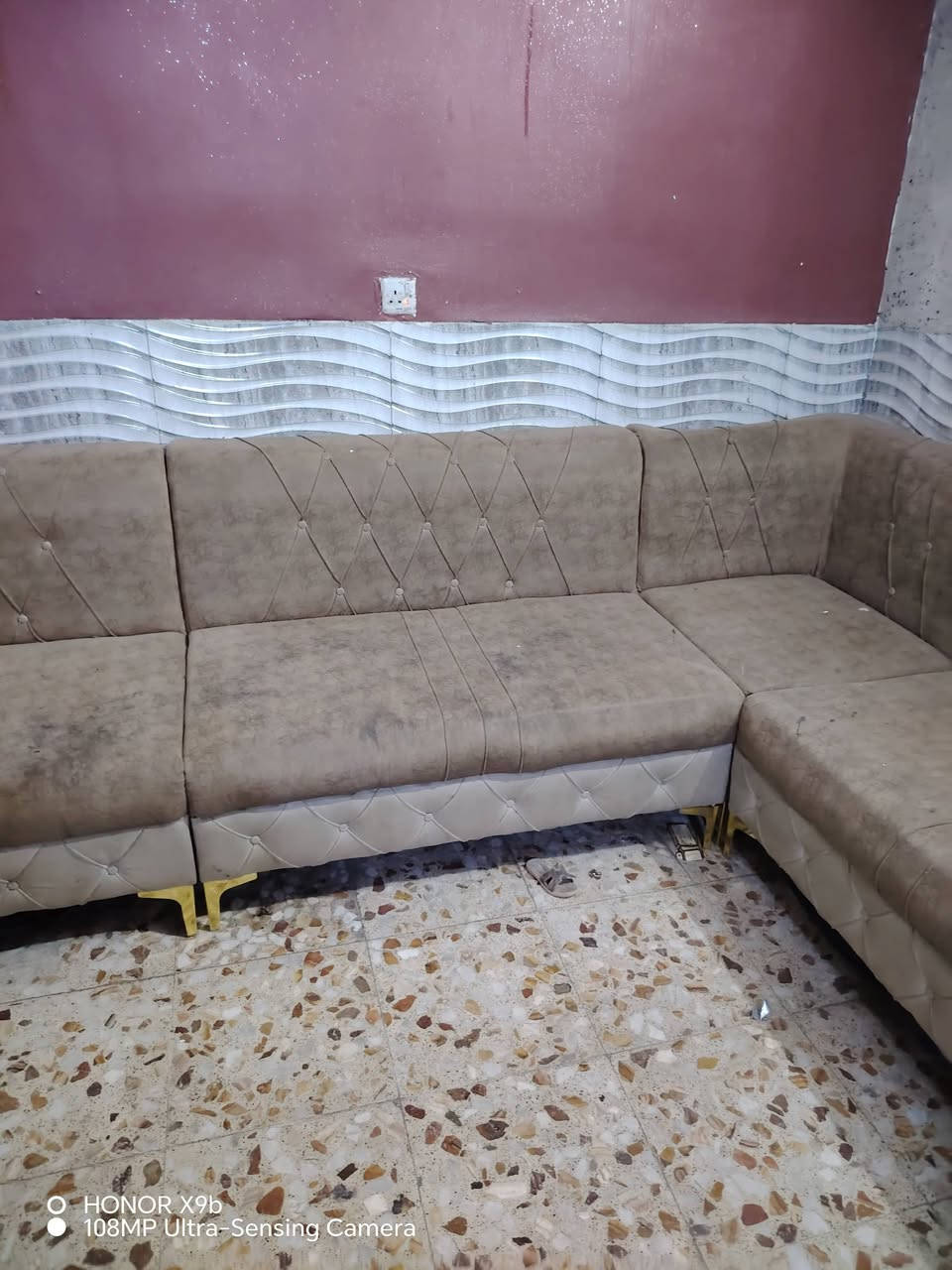 سلام عليكم ديوان وغرفه اخشاب للبيع غرفه نضيفه جدأ تفصال وممفتوحه صاج ومابيه اي ضرر غرفه ام سته طابقين تأخذه تكلي رحمله والديك مفصله بوقته ٤ملاين الله يشهد وهسه عارضه مليون نص بيه مجال وديون هم تفصال ١٠ مقاعد خشب عراقي ٣٥٠ وبيه مجال مكاني بغداد بياع شرطه الخامسة *********** وتساب واي استفسار
