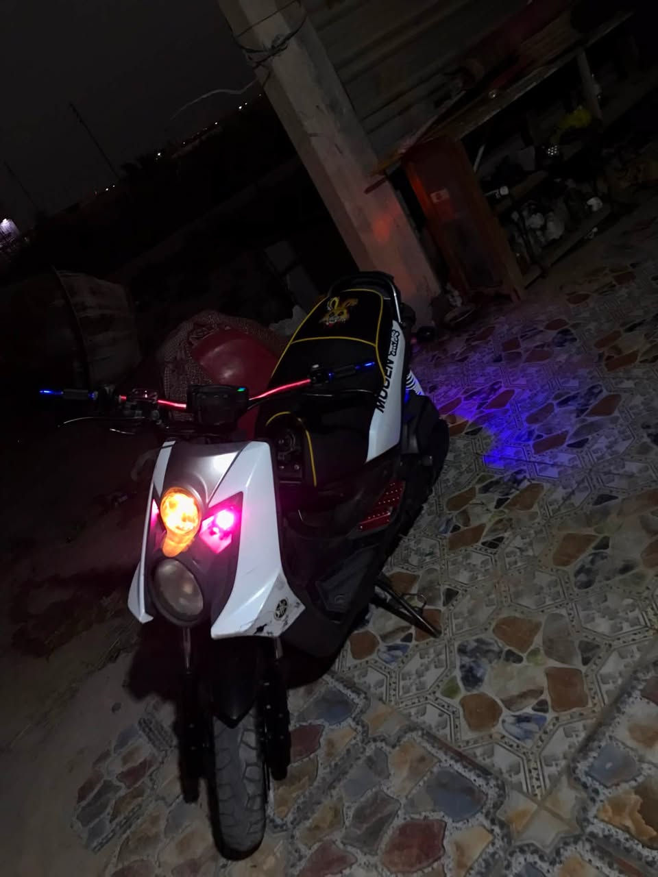 سكنس جبلي دراجه كفاله عامه طالع من الرمبه قبل شهرين كلها ختم واحد مكينه ما مفوتحه دوشمه كشن رياضي سكان رياضي عينه رياضيه دراجه حلوه كلش وكلشي شغال بيها سعرها واحد و٢٥٠وبيها مجال عنوان البصره قضاء الهارثه رقم التلفون ***********
