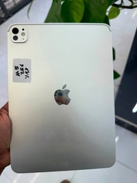 آيباد M5 • بطاريه ٩٣٪ • مع قلم