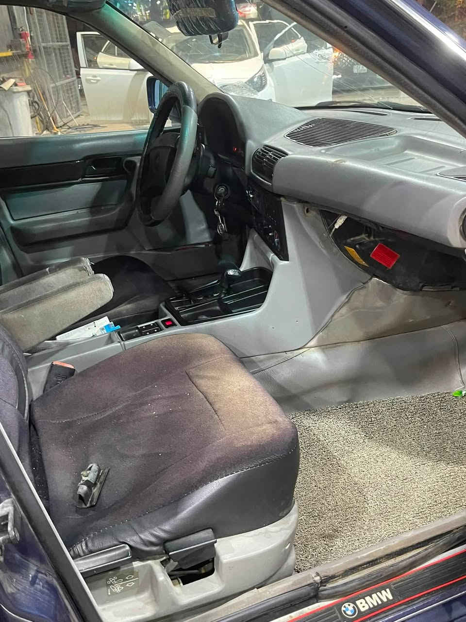 اسلام عليكم. للبيع او مراوس.  حسب القناعه.
BMW. 525. موديل 1991   

رقم كركوك. الماني. تحويل ثاني يوم.   

محرك كفاله. مشدود جديد  

كير كفاله. 

تبريد ثلج. 

صدر امامي وخلفي جديد. 

 داخله كلش نضيف. 

تايرات.  تخم مال باله. 

جاهزه فضل من الله. شغله وطلع وين ميعجبك. 

بدون حادث. بدون صبغ.    ع بلاد.  بيها جراد.  

 مكان السياره بغداد حي. الجهاد.  

السعر 53 وبيها مجال.  

***********

.
