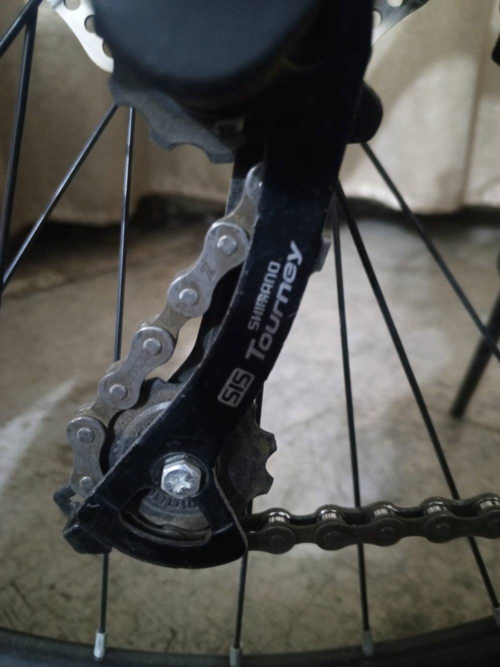 بايسكل جبلي حجم 26 نظافة 100 مستخدم اسبوعين فقط عكرب Shimano خلفي سرع 7  وأمامي 3 السعر 170 وبيه مجال أو مراوس بايسكل c700 او رود