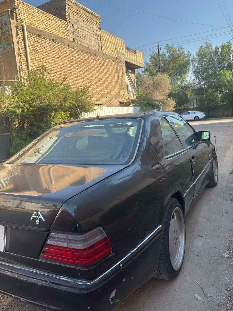 مارسيدس تك باب موديل ٩٢ بلاديه 
كير محرك كهربائيات بلادي رقم بغداد  
بيه جراد بسيط السعر   57 ورقه
