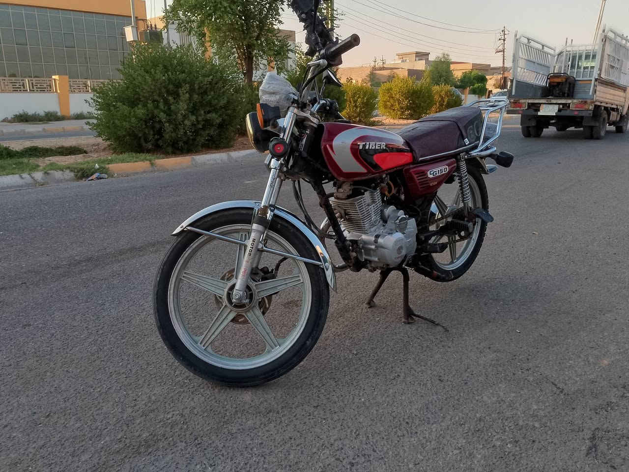 دراجه خمسه كير موديل 2020 محرك شرط لاصرف ولابخار ولا صوت بس قبق فوك مفتوح كهربائية شغاله باتري جديد سلف شغال السعر 360قفل قفل الشراي يخابر على رقم موبايل ‏‪***********‬‏ العنوان كركوك أسرى ومفقودين
