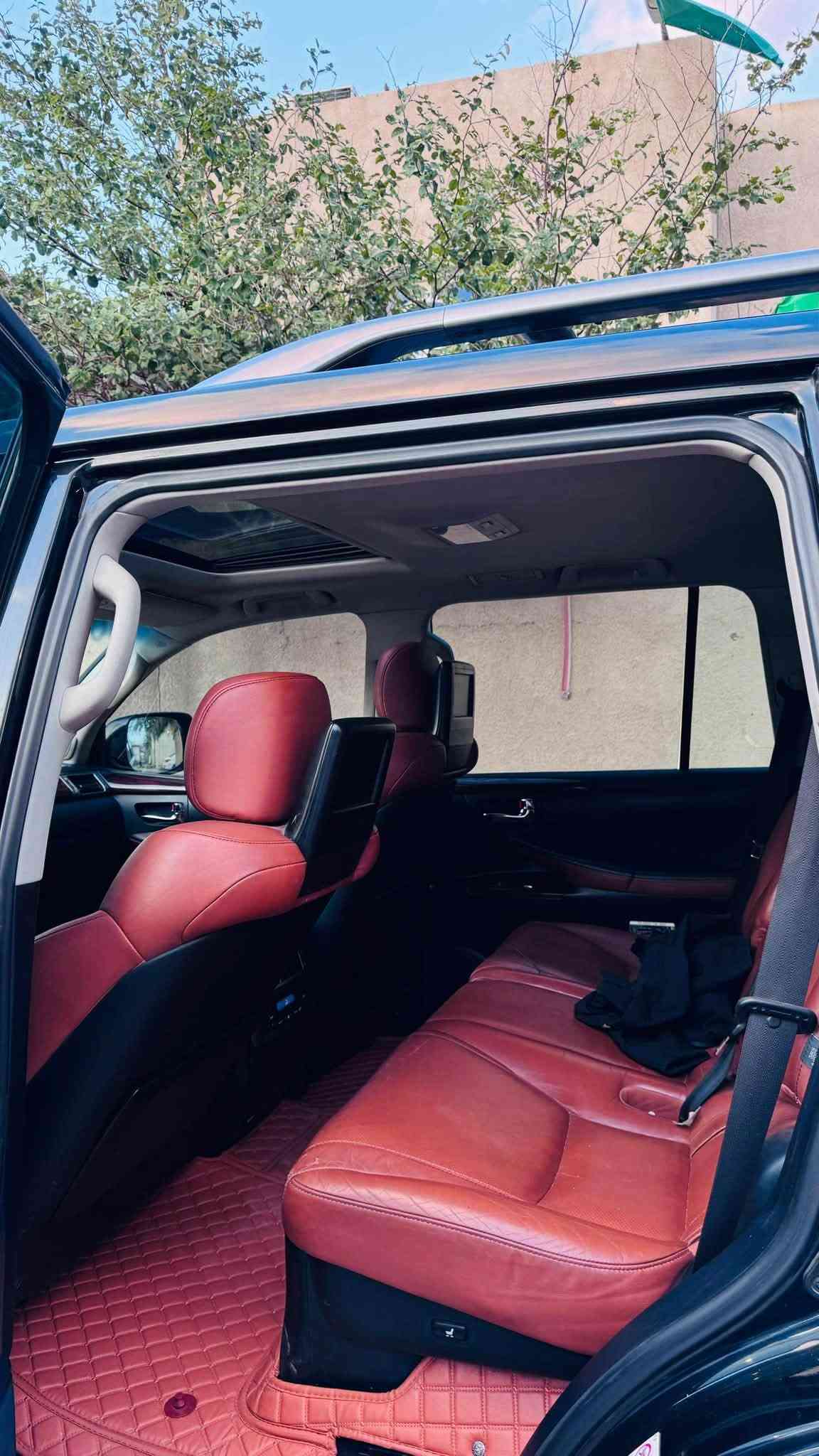 سلام عليكم
لكزس 2015 فول مواصفات 

V8. 570
السياره جديده مانقصها شي باسمي السياره تحويل مباشر عنوان بصره

ماعده ضربه بيها بخشم البنيد ماشيه 230k
 4كامرات
جنطه كهربائيه 
3شاشات بلادي
داخل جلد قيسي بلادي
قول زنون لايت متحرك
كشنات كهربائي
ذاكره كشن ميموري
بعد هواي مواصفات

السعر 370 

الرقم:***********
