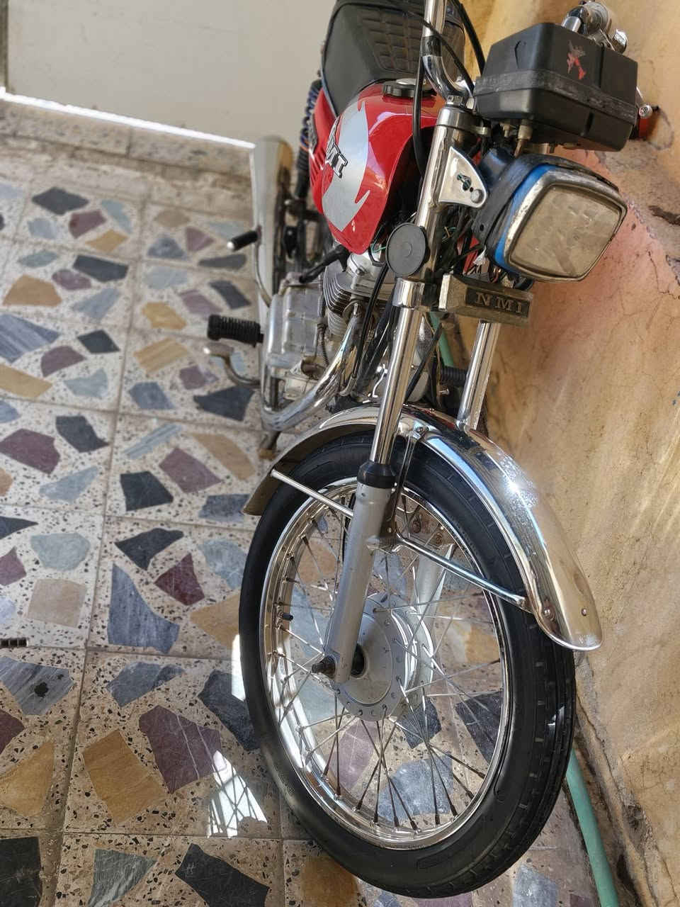 للبيع نامه اصلي دراجه نكره كهربائيات شغاله جوزه كامله مكمله والباقي شوف عينك السعر 450 وبيه مجال بسيط رقمي 
***********
