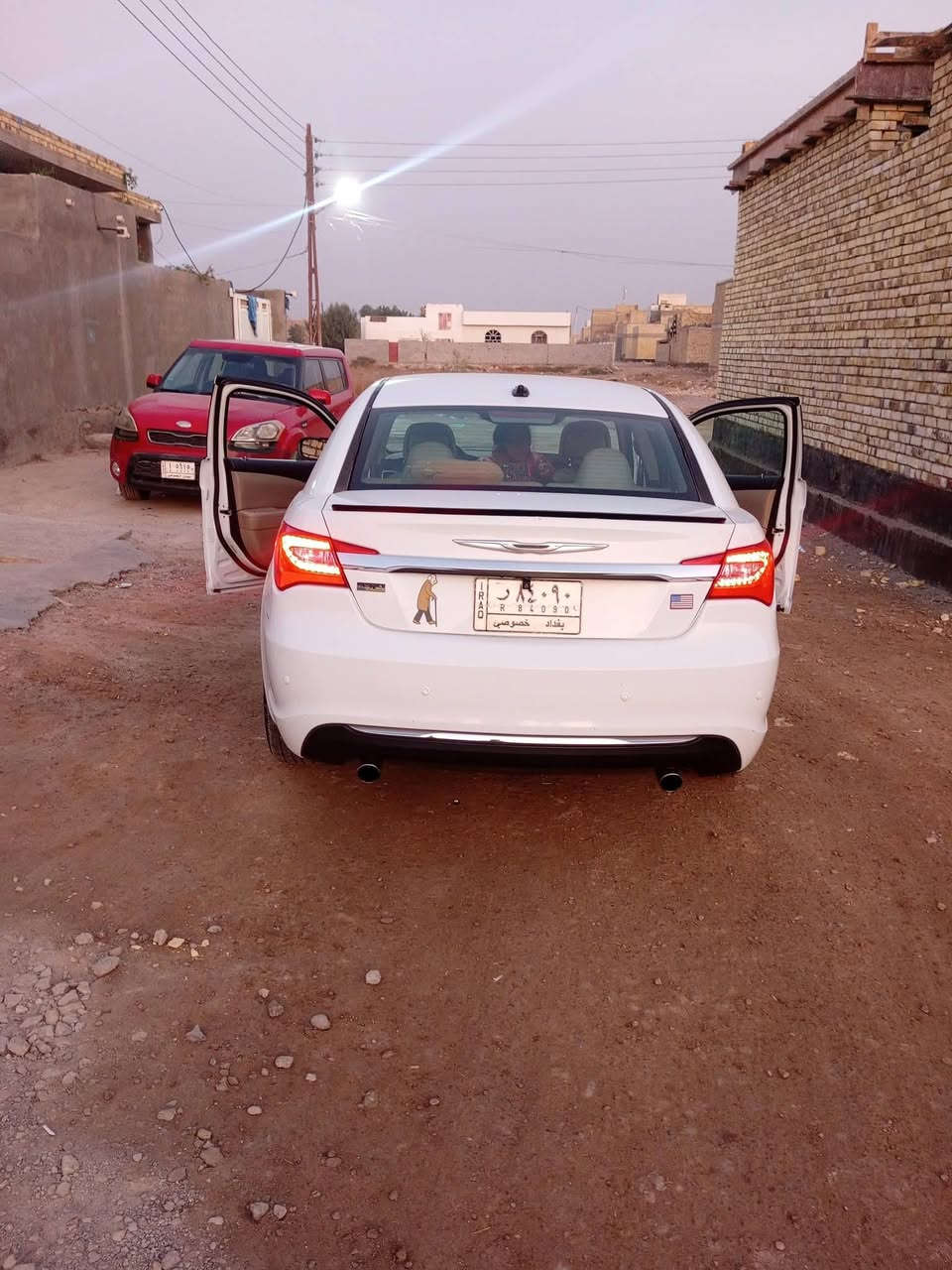 السلام عليكم C200 للبيع
موديل 2013
مكينة 3.600
رقم بغداد باسمي مشروع وطني
تخم تاير جديد 
ماشية 149
تحكم ستيرن 
كشن كهربائي 
السيارة جاهزة شغل واطلع ترايك وين متريد 
مكينة بحالة جيدة السيارة بدون حادث والسونار موجود وية الصور السيارة داخل سرقة دعامية وجاملغات الامامية والايتات  فقط الباب الخلف السايق اني بدلتة لان مشخط والباب القديم عندي السعر 90
للاستفسار اكثر اتصل ***********
للعلم ما متواجد على الفيس هذا الرقم بي واتساب 
ميسان .العمارة
