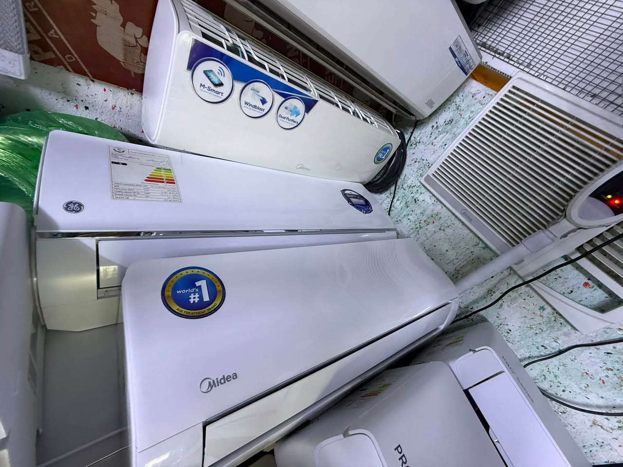 سلام عليكم
الطيبين موجوده سبالت ومكيفات + ثلاجات جدد نضيفات كلش استعمال جدا قليل نضافه ٩٩٪؜ 

جميع الموديلات 
العادي والانفيرتر 
T3 

بدون تصليخ الغاز بلادي 
R22/ R410 

Gree 
Tosot 
wadi 
media 
general 

يوجد خدمه فتح وشد السبالت 
كادر مخصص 

العنوان : بغداد- الزعفرانية -مجمع الطاقه 
‏***********
***********
