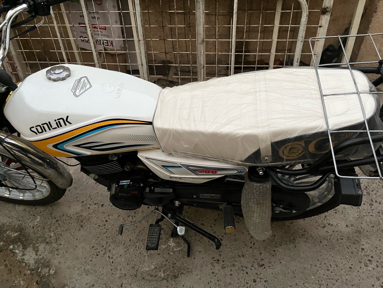 دراجة سولنك سيفان موديل 2026 200cc ضاغطه وزنجيل صارلها يمي اسبوعين طالعه من المعرض بعدها بالجيس ماشيه 340 سعر 1.200 وبيها مجال شي بسيط
***********