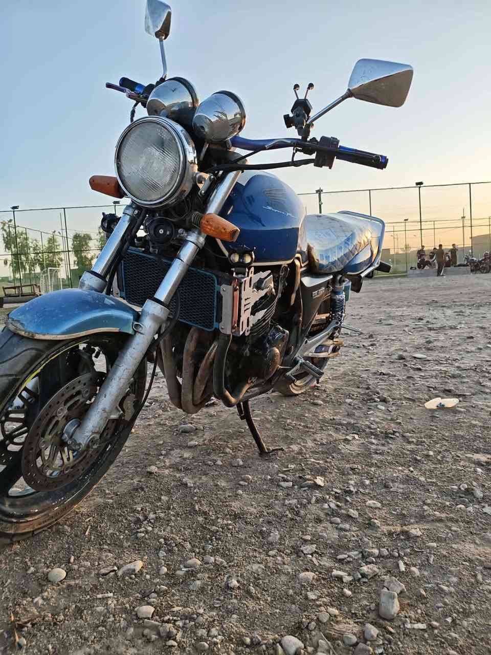 السلام عليكم 
CB4 400
جيل اول 16 ولف نشاطه فول 
بطناش (1-2-3)  
نضيف للبيع السعر
مليون و300 بي مجال 
المكان الدولاب المركز 
***********
