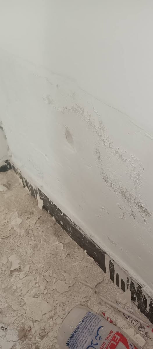 للتواصل/***********☢️🔰
تم اكمل دار في🏘️مجمع ابو تراب السكني في النجف الاشرف يعاني من رطوبة شديدة في الجدران و السقوف وتم معالجتها بالصورة الصحيحة
