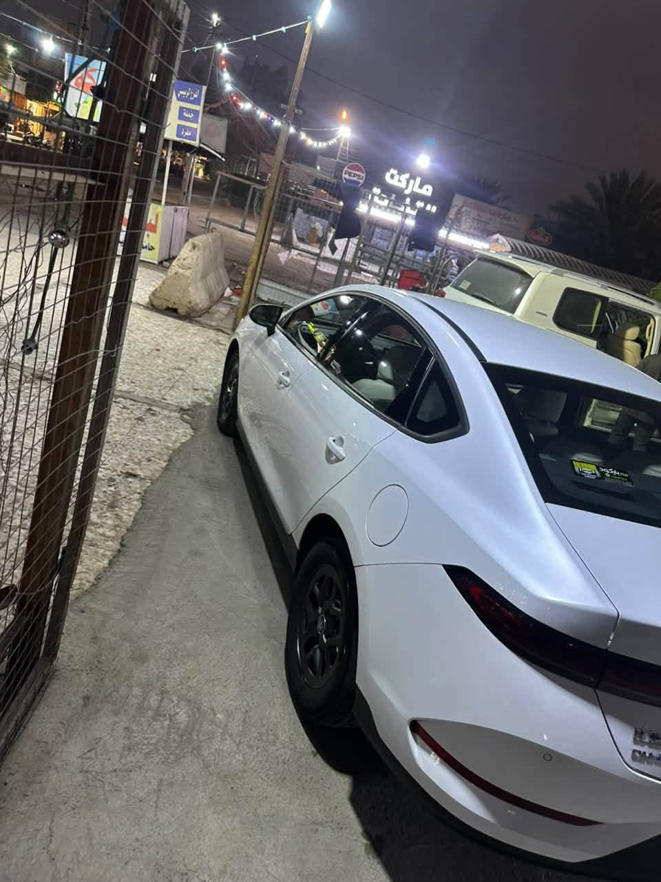 السلام عليكم للبيع byd
كن بلاص 
موديل 2025
ماشيه / ٤٠٠٠
بأسمي تحويل ثاني يوم
رقم بغداد 
داخل ابيض 
مواصفات معروفة
بصمة
هندبريك بصمة
شاشة وكامرا
كل غراضها وشاحنتها موجودة 
السعر 20500 مليون
عنوان بغداد شهداء البياع***********
