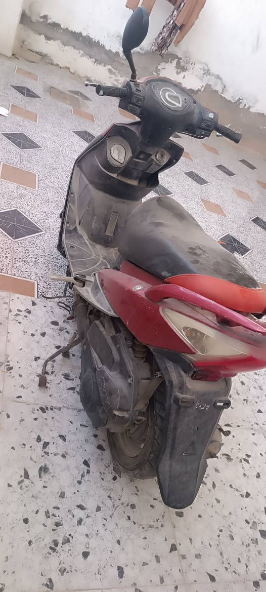 دراجه للبيع مامفتوحه ولامصلحه للبيع بيها ربل ولف تدخن كلشي شغال بيها من الكهربائيات بس ابيع طافيه  السعر250 وبي مجال

واتساب. ***********
