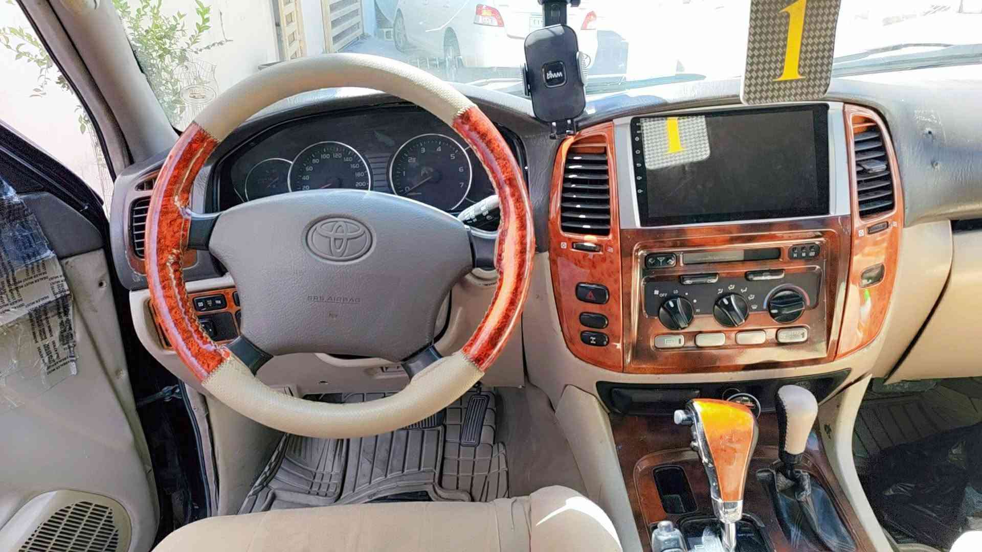 مونیكا 

مواسفات  GXR
سە نە وی بە ناوی خۆمە وە یە 
دبل اکسل بە شە رت 
  تە حویل عسل بە شەرت
مودیل 2005

سعر 90گڵا کمێ مجال 

ڕقم تلفون ***********
                ***********
