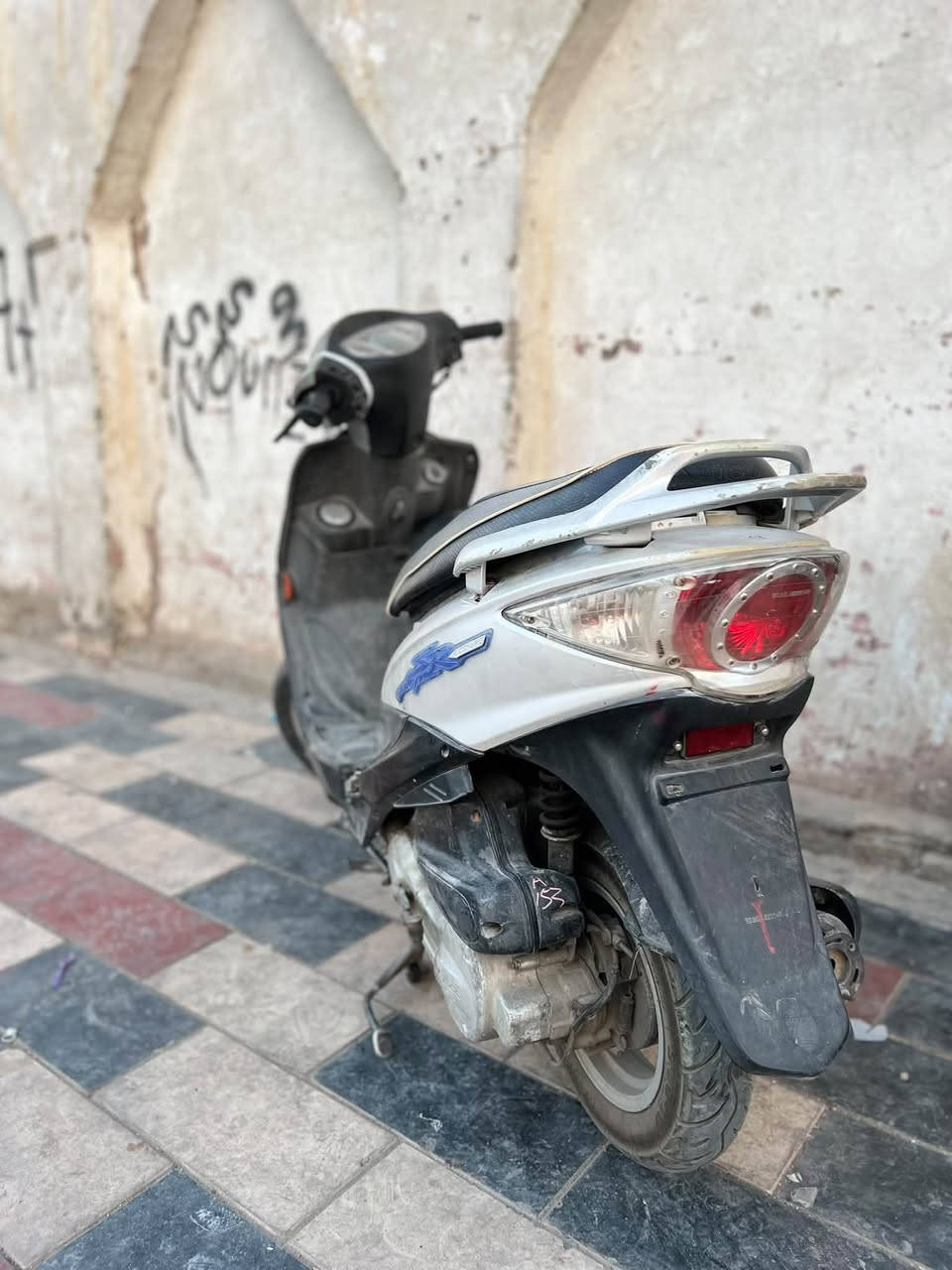 سلام عليكم داجه حاويه ما مفتوح وين متريد افحص صارله شهرين من طالعه السعر 625وبيه مجال حك الجيه 
          رقم صاحبها *********** 
……..مكلف بل نشر…….
