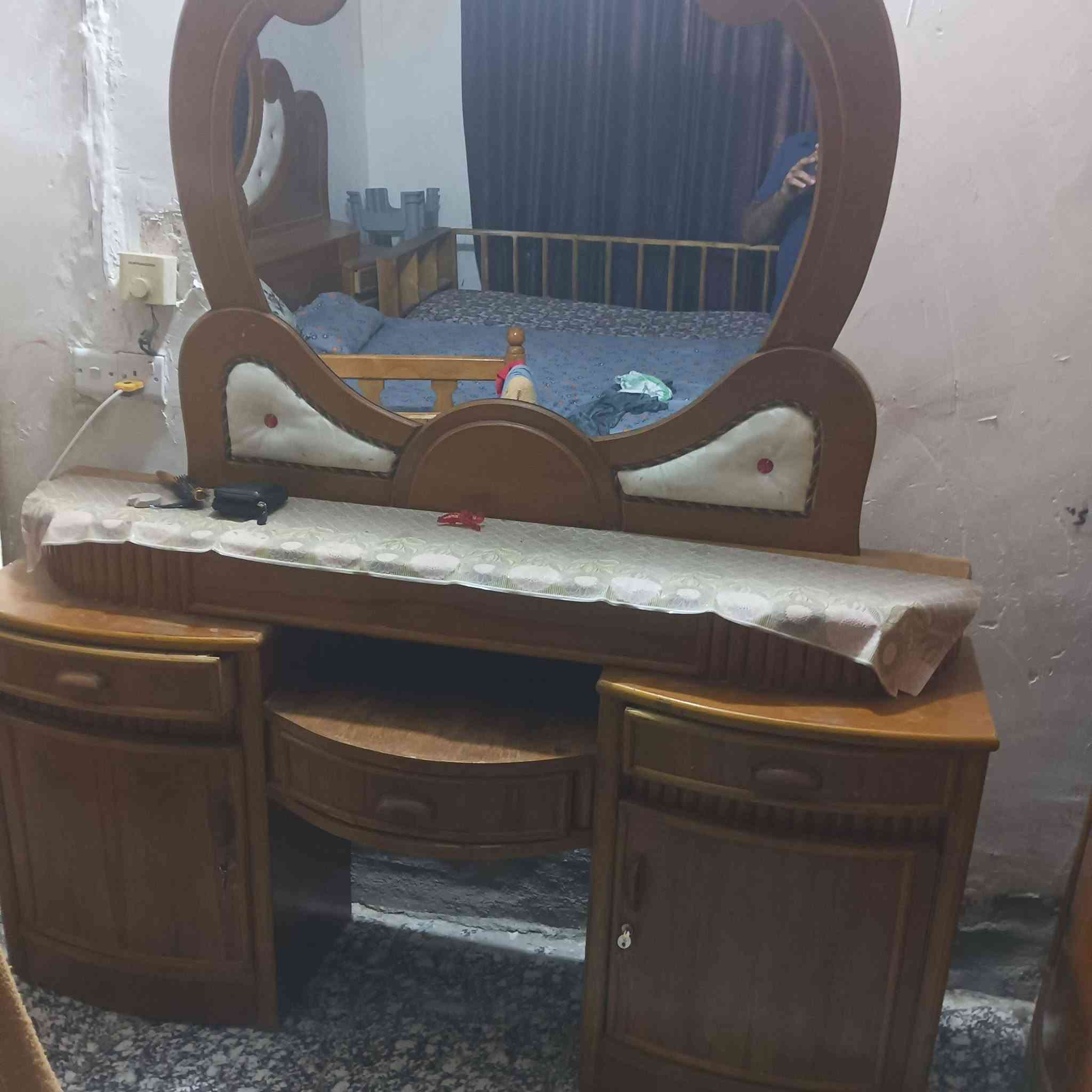 غرفه للبيع تسكام درجه اولى ملاحضات بيهه بسيطه سعر 900وبيه مجال بسيط هذه رقم صاحبه  ***********  وبي وتساب
