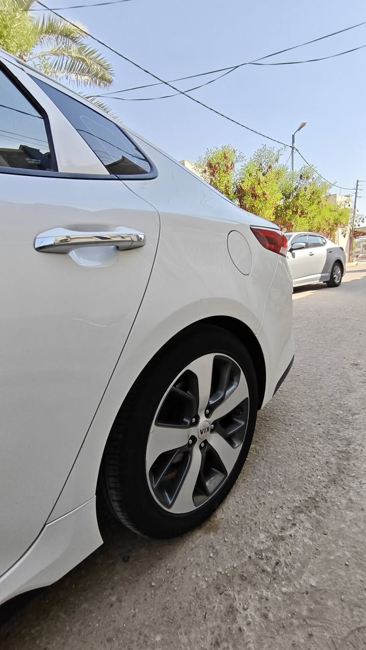 اللهم صل ع محمد وال محمد
النوع : Kia Optima
سعه المحرك 2.4 GDI طياره بدون اي دونز 
سنه الصنع : 2020 
رقم اربيل الجديد هزه جديده باسمي

الكير ولمحرك كفاله عامه بدون فتح 

الضرر بسيط جدا بدون بدواخل بدون ايرباك 
ملاحضه التبديل فقط البنيد باقي السياره ليبل واحد 
بيه بلعراق الداير مال جاملغ الخلفي وبيه بارد بسيط 
فقط لاغير 

السياره مكفوله من الشواصي ولغود ولدواخل حتى الايرباك بلاد

الموصفات 
1 كشنات جلد 
2 كشنات كهرباء 
3بصمه تشغيل 
4 ليد امامي خلفي 
5 توقف ذاتي مانع تصادم
6 نقاط عميه
7شاشه اعطال
8شاشه كبيره كار بلي 
9تحذير الخروج عن المسار 
10 تحكمات ستيرن 
11جام اوتو 
12كامره خلفيه اصل
13 نضام(SPORT_Eco) ✈️
14حساسات خلفيه 
15 اشاير بلمري
تبريد ثلج منضومه جديده
السيارع ربع ماتصرف عليها

جام السياره عليه عازل حراره اصلي 
السياره عليه ادامه كلشي جديد وكاله
تخم تاير جديد 

مكان السياره الديوانية مركز المدينه 
السعر مناسب بل نسبه النظافت السيارة تعال خاص و تدلل ❤️

***********
