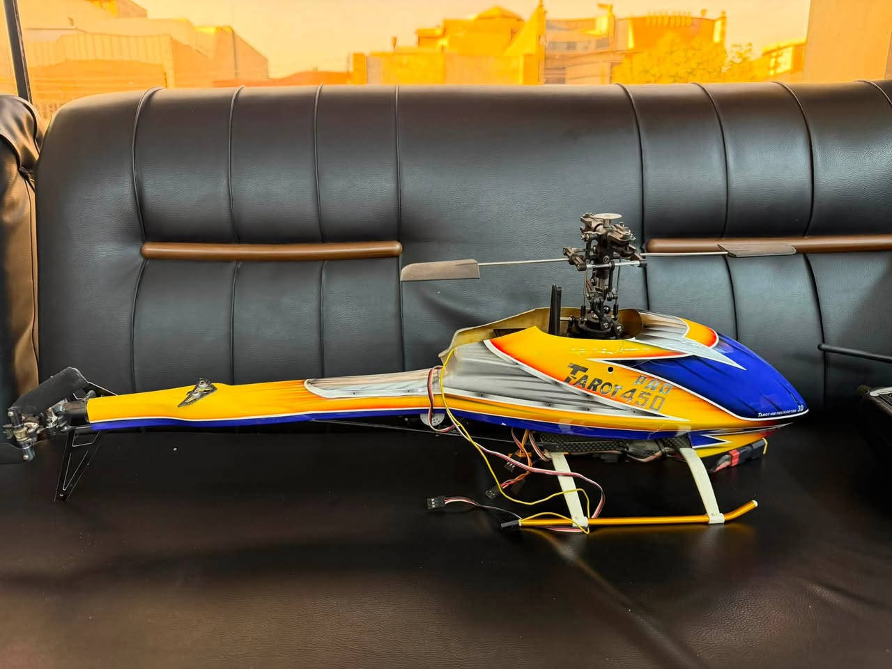 لبيع: هليكوبتر ESKY Belt CP V2
* الموديل: ESKY Belt CP V2
* جهاز تحكم ESKY ET6i 2.4GHz (6 قنوات)
* محرك Brushless 450
* متحكم سرعة ESC 25A
* جيروسكوب Head Lock
* 4 سيرفوات رقمية
* بطارية Li-Po 11.1V (3S)
* قطر الريش الرئيسية: 680 مم
* طول الهليكوبتر: 650 مم تقريبًا
* مناسبة للطيران الرياضي وحركات 3D.

بغداد ***********
السعر ٢٤٠وماكو هيج سعر وبيها مجال
