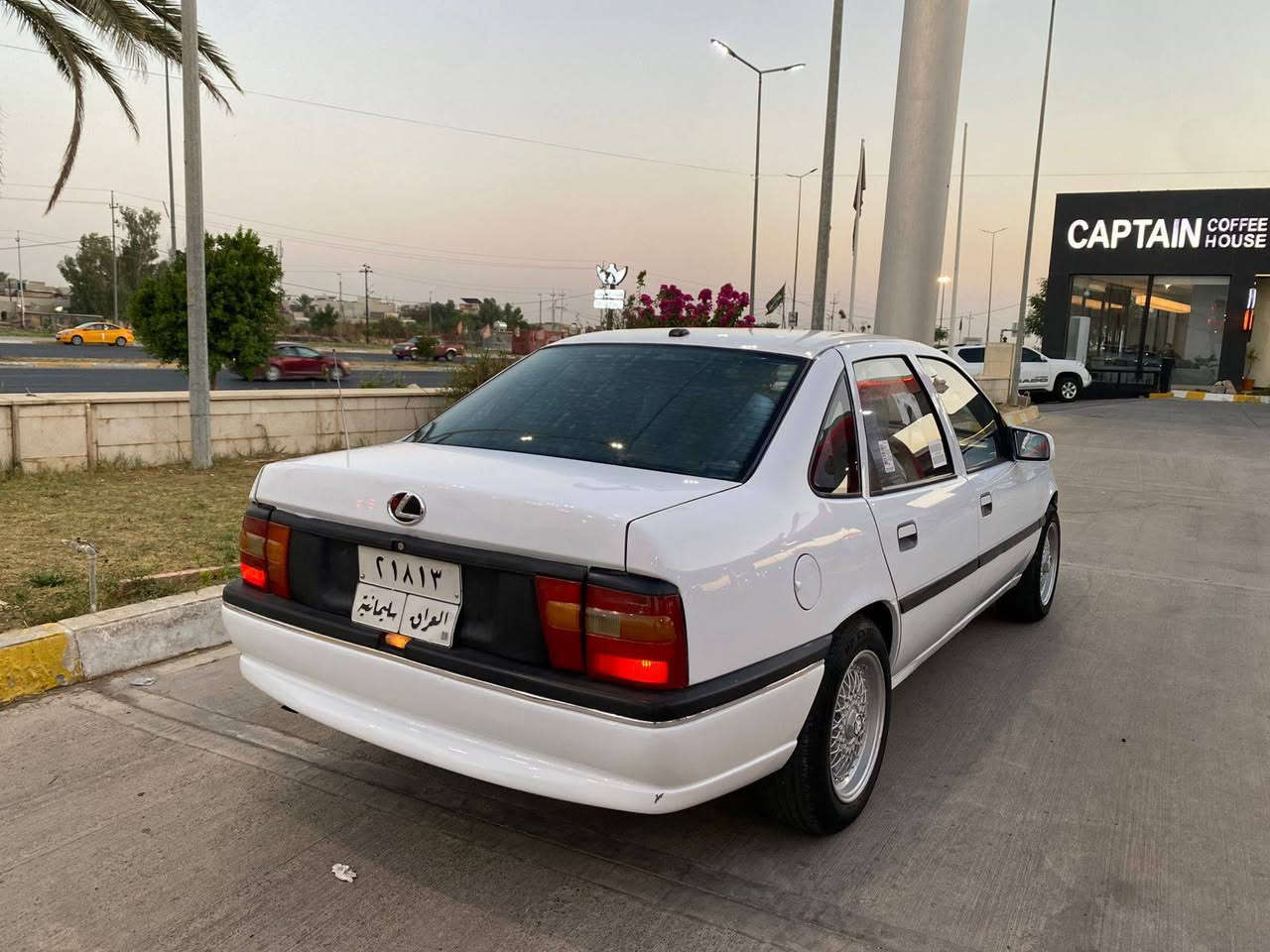 اوبل فيكترا موديل 1995ابيض اوتوماتيك
كيراوتوماتيك 
محرك 20 
سنويه جديد لحد 2028
كيرمحرك شرط محرك خيط بخار
بدون صبوخ بدون تعديل بدون ضربه حتى هيلال بيلادي 
بدون طخه بدنه هم بيلادي 4تايرات جديد 
صدرخلفي كله جديدABSقفل مركزي سياره بدون نواقص 
استفسار اكثر ***********===***********
مكان سياره داخل كركوك خلف مستشفى ازادي
