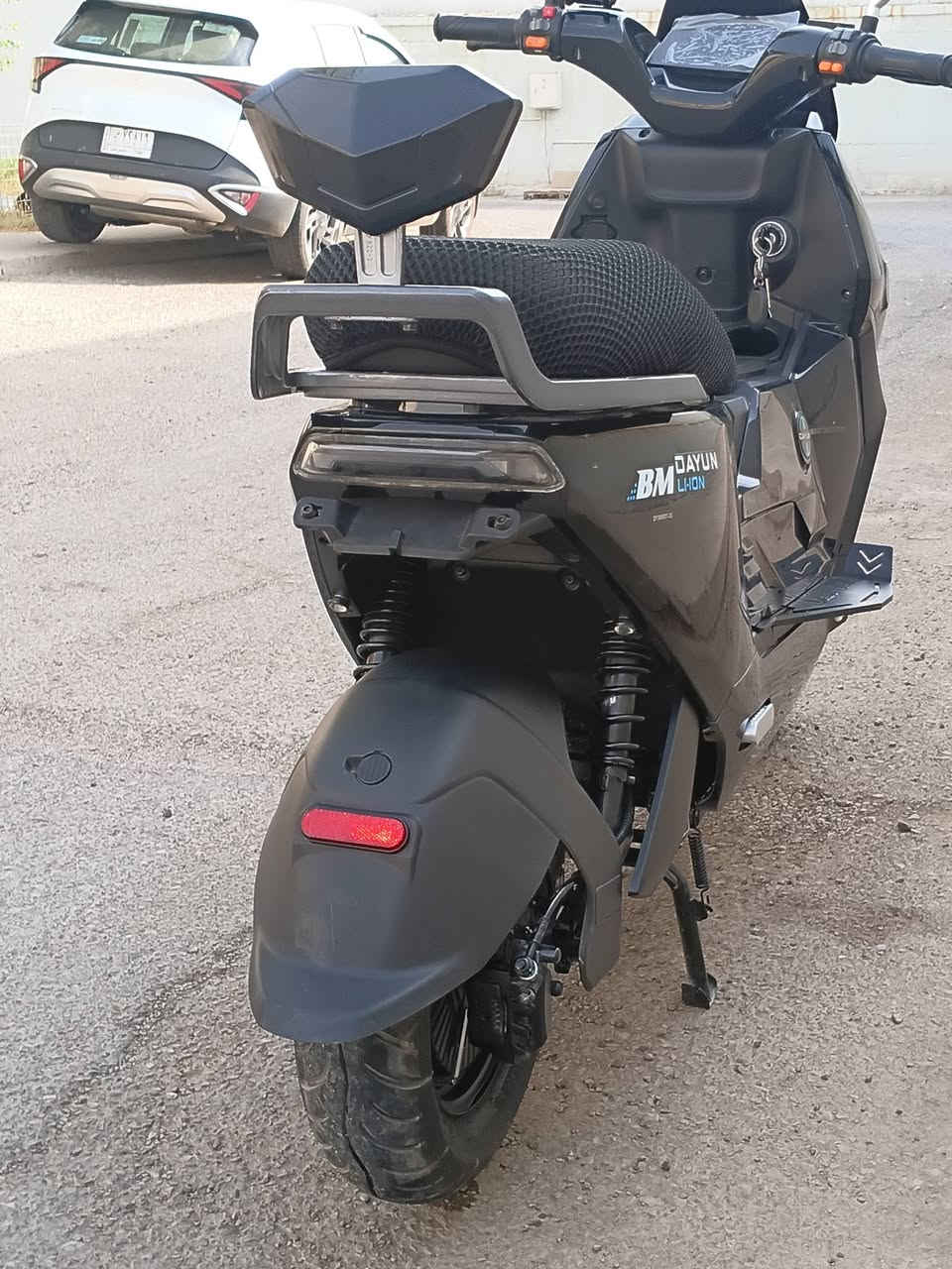 مليون وميه قفل مستعجل 
دايوان سبورت ماشية 2900 فقط
للتواصل *********** بغداد
