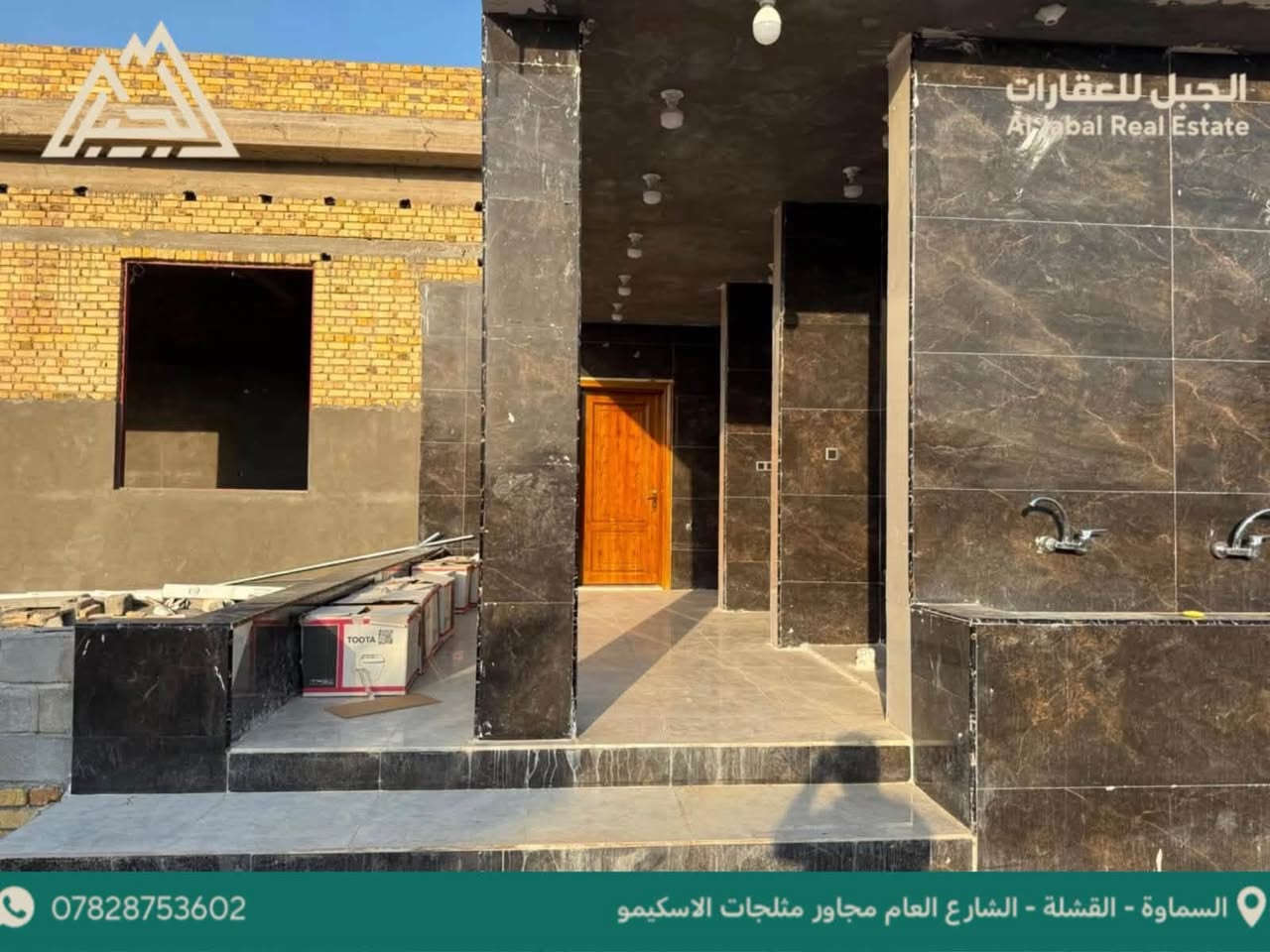 حيث الفخامة والترف تبدأ من المساحه
رقم العرض [37]
فيلا فاخرة على امتداد 4 دوانم بستان مسيج بل كامل  يحتوي على اجود انواع النخيل العراقي الحمال الممتاز
 مشيد داخل البستان فيلا مساحه 570متر بناء 2025طابقين ومضيف خاص بل مناسبات بطول 30متر مع مجمع صحيات كبير  مع رباط بيت ثاني جاهز   
تفاصيل الفيلا ،الطابق الأول 
3غرف +استقبال عدد 2الاول مساحته( 10*10متر )والثاني  30متر  +صاله كبيره +مطبخ حار بارد +مجموعه صحيات داخليه وخارجيه 
(الطابق الاول نقص تشطيبات واصل للباخ الثاني كامل فول )
تفاصيل الطابق الثاني 
4غرف نوم نضام سويت +صاله +مطبخ +مجمع صحيات (كامل فول )
خدمات كامله ماء اساله خطين ماء سقي كهرباء اناره ليليه شارع تبليط بعرض14متر ومحوله خاصه بل بيت
العنوان السماوه فرع الزريجيه منطقه ال عكاب قبل لا توصل مركز الناحيه 
لمعرفة سعر العقار علق 💬ب (تم)او (الجبل)
لأستقبال عروضكم وطلباتكم ***********  #مكتب_الجبل_للعقارات

نص مكتوب في الصور:
- Al Jabal Real Estate *********** السماوة - القشلة - الشارع العام مجاور مثلجات الاسكيمو
- الجبل للعقارات Al Jabal Real Estate *********** السماوة - القشلة - الشارع العام مجاور مثلجات الاسكيمو
- الجبل للعقارات
- Aljabal Real Estate
- ***********
- السماوة - القشلة - الشارع العام مجاور مثلجات الاسكيمو