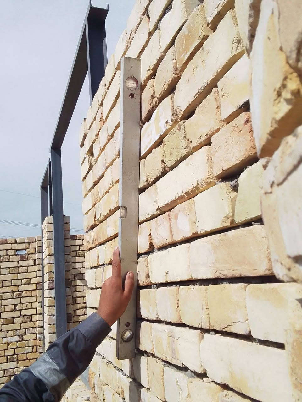 السلام عليكم انا خلفه بناء من البصره شغل درجه اولى ومساطر  ***********
