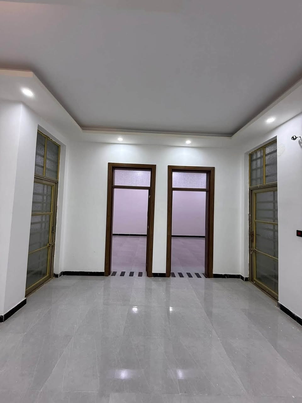 بيت للايجار🏠  150 متر الايجار سارع بلحجز سعره مناسب
مقابل ملحق قريه الغدير عمود 335  قريب علا شارع 

📍 الموقع: محافظة النجف الأشرف

بيت150 متر  بناء جديد تانكي وصخان بي لبيت كامل معايزه شيء خط مولد بي لبيت  جاهز للسكن

🟠 تصميم الخارطة : 

غرفتين - صالة   وستقبال-صحيات  -مطبخ - منور 

سطح مطبك شتايكر 

ــــــــــــــــــــــــــــــــــــــــــــــــــــــــــــــــــ

او من خلال الارقام التالية

 ***********
