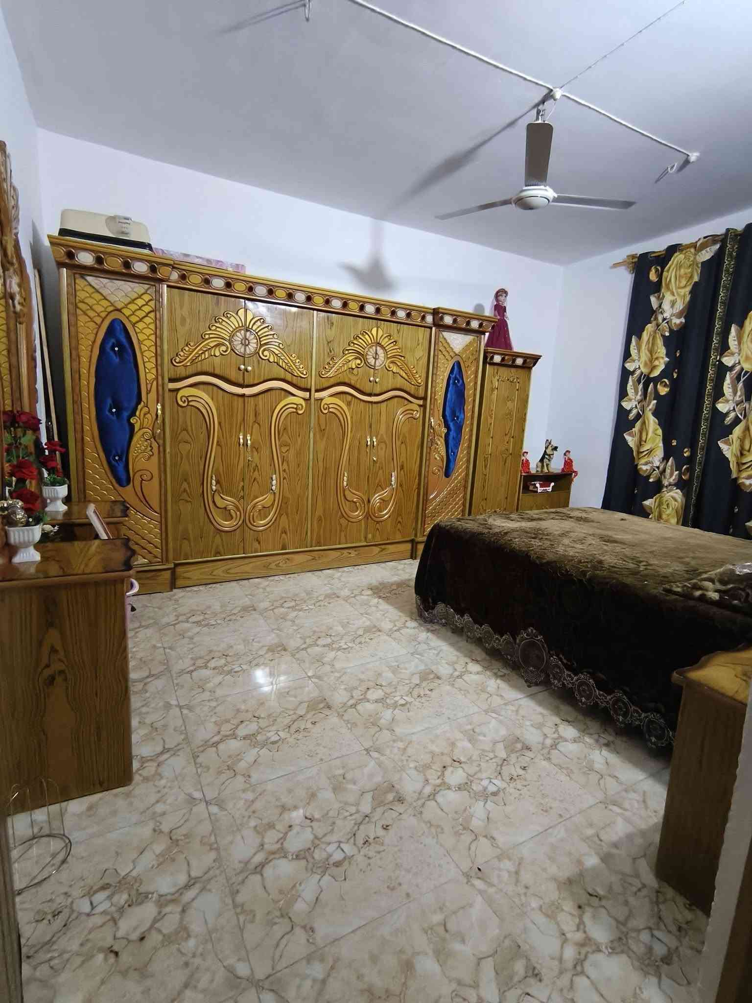 سلام عليكم بيت طابو زراعي سند 25 للبيع واسط الحفريه قريه علي حامد قرب المام تاج الدين البيت يحتوي على استقبال+ صاله كبيره+ مطبخ+2غرف نوم +حمامات خارجيه داخليه+ كراج+ حديقه السعر 55 وقابل لل تفاوض _ لل استفسار التصال على الرقم  _. *********** منتظر عماد   (***********) هاذ واتساب /
