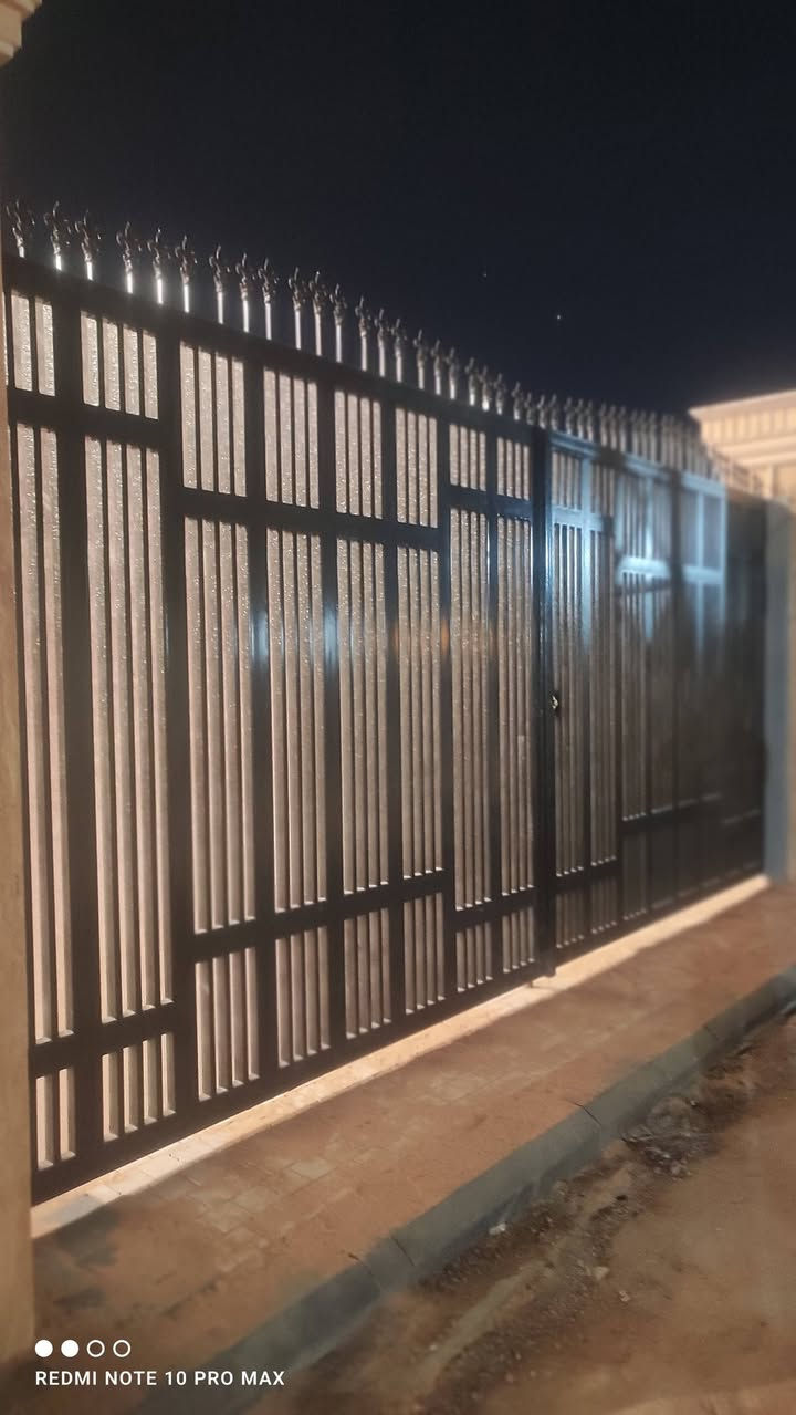 حدادت ابو زكريا حداده عامه ابواب قاصه وشبابيك ومحجرات وانواع السقايف وشرط صبغ حراري العنوان كربلاء المقدسة اتصل  *********** (***********)

