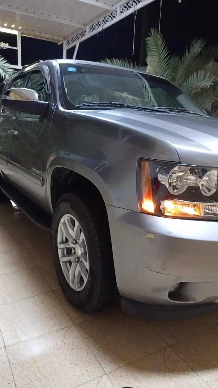 تاهو موديل ٢٠٠٨ رقم بغداد بسمي بيه داير قبق البانزين صبغ سياره جاهزه من كلشي سعر ١٧٠ وبيه مجال اتصال ***********
