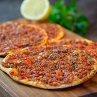 لحم بعجين • وسط وكبير • توصيل الشطره