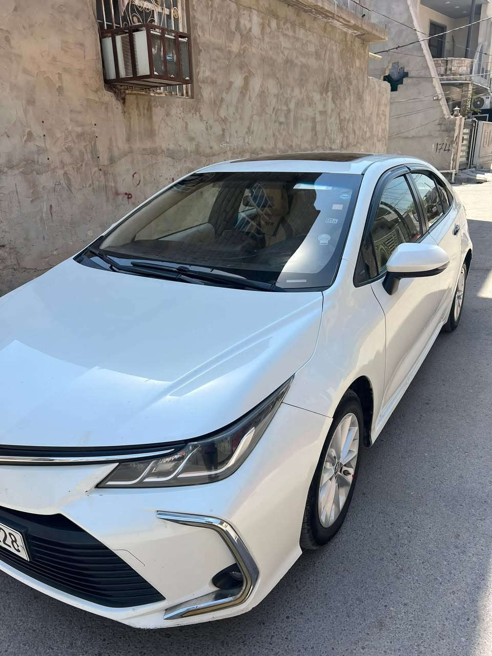 السلام عليكم 

كورلا ٢٠٢٠ خليجي ساز  الأصلي 
فول مواصفات عدا البصمة  فتحة تبريد قطعتين تحكم إستيرين  اشاير وتحكم بالمري وحساسات مثبت سرعة
نظام سبورت بلوتوث سبير الشركة بعده بيها 
سيارة بدون اي نقص 
محرك ٢٠٠٠ 
كير ومحرك مكفول 
مكفولة من التبديل والصبغ عدا بيها كم بارد خفيفات
أربع أصابع بخشم البنيد وبارد جوه الرقم وبيها باردpdr 
صغير كلش 
وبيها كم رصعه خفيفة بالقمارة  
السيارة باسمي تحويل ثاني يوم السنوية جديدة 
الهزة ما صاقطة
السيارة ماشية ١٩٣الف كيلو 

سعر السيارة ١٥٣ورقة وبيها مجال 
مكانها بعقوبة ***********
