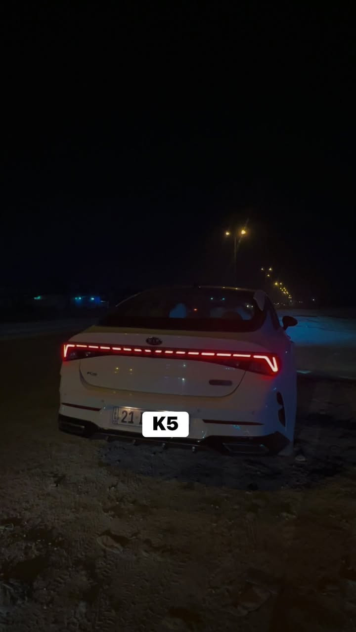 K52021nim
فول مواصفات 
ملاحظاتها 
بيها الباب الأمامي عكس السايق صبغ اثر طخة دراجة وبارد كد شبر
عنوانها بغداد ابو غريب
رقم***********

نص مكتوب في الصور:
- K5