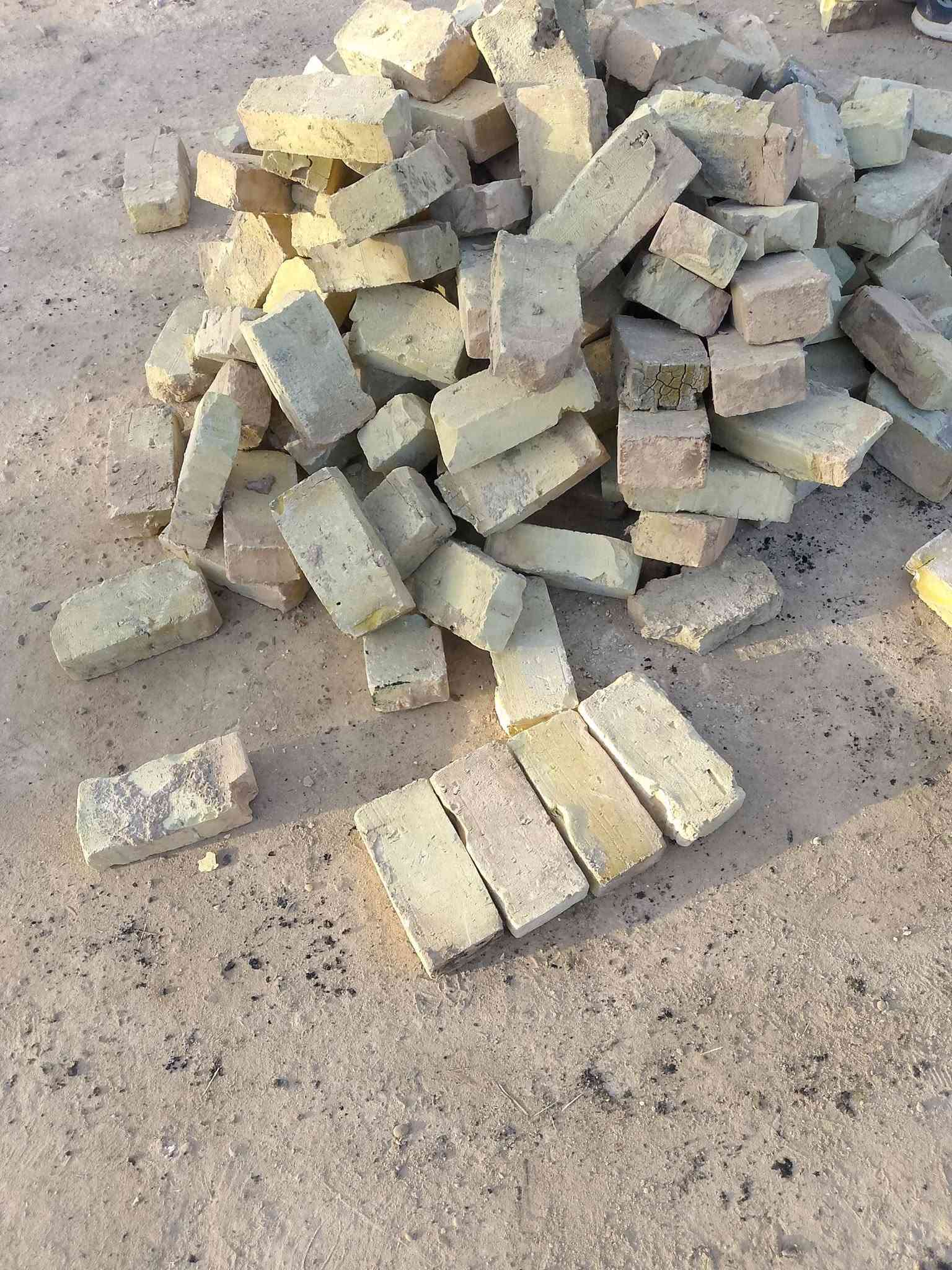 ***********

يوجد طابوق عادي للبيع التواصل على الرقم

