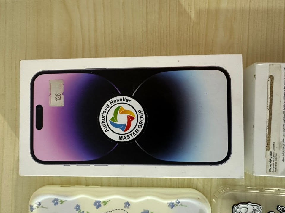 مرحبا عندي موبايل 14 برو ماكس (بلاااادي )كامل ملحقات كارتون وشاحن وكفرات السعر 760 وبي مجال 
الذاكرة 128 
البطاريه 76 متصرف
كل المعلومات موضحه بالتصوير 
العنوان بغداد البياع الشهداء 
للاستفسار ع رقم واتساب فقط ***********
