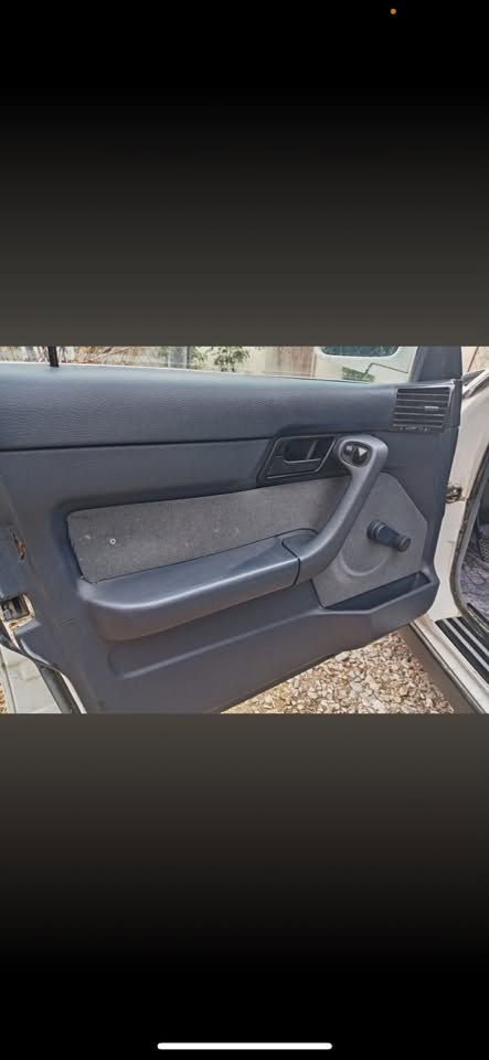 BMW 520i 
مۆدێل ١٩٩٠ گێڕو مەکینەی بە شەرت پارچەو پەڵەیەک بۆیاخی هەیە کوشن سیاحی ناوو دەری جوان ماوەتەوە سڵاید گەرمی مەزبوت سەنەوی تا نزیکی 2030 تازەیە تەحویل بە شەرت چەکوشی پێوە نیە قرچێکی بەسیتی هەیە شایەنی باس نیە سعری ٥٤ گەڵا معامەلەیەکی کەم لە سلێمانیم ابراهیم ئەحمەد
***********
