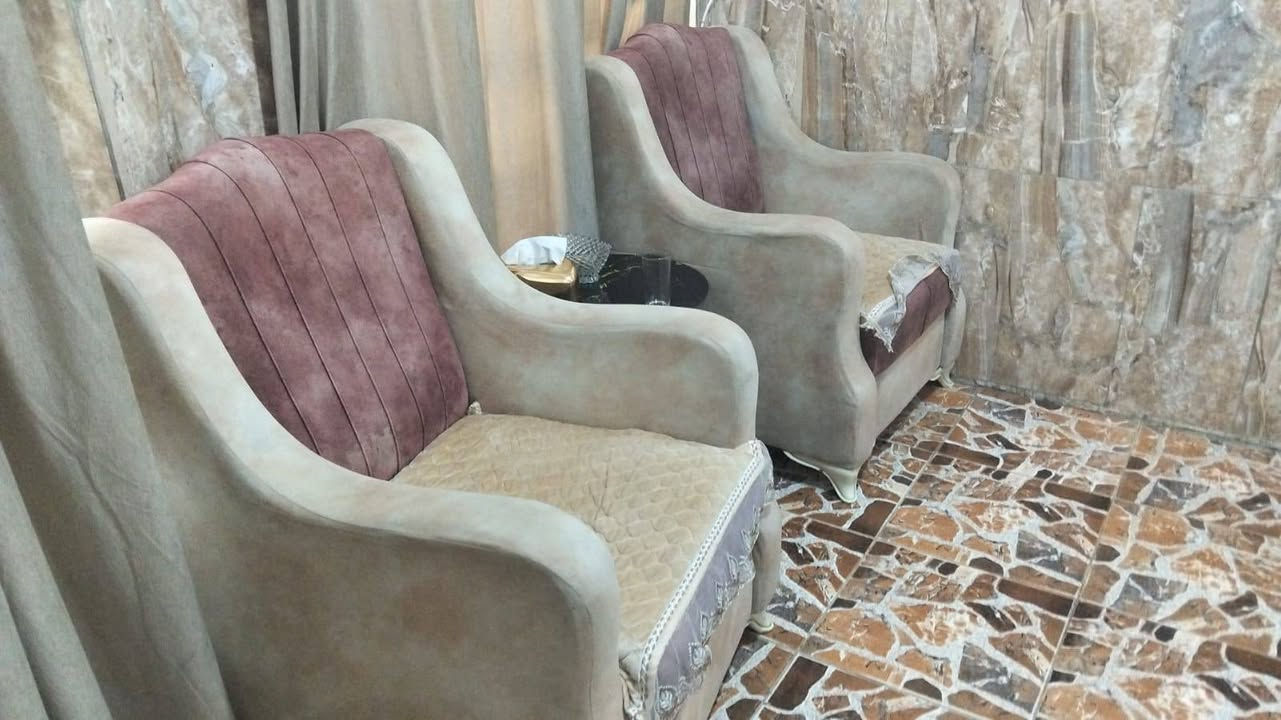 السلام عليكم
للبيع  10 مقاعد و7 مقاعد 
الاتصال بالرقم ***********
