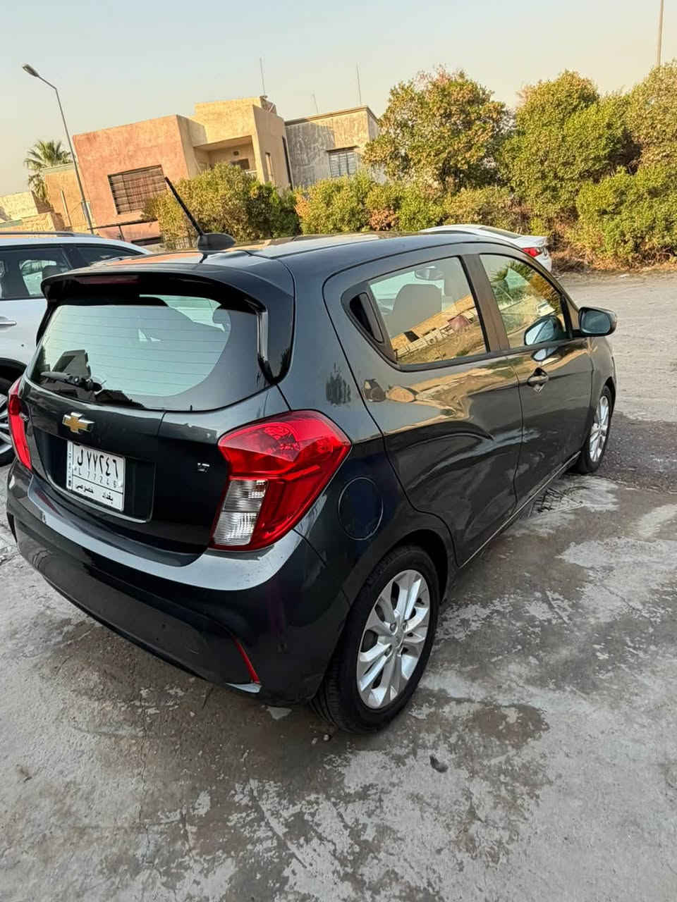 🚘 للبيع شفروليه سبارك 2021 – LT

▪️ اللون: أسود
▪️ الاستيراد: شخصي
▪️ الممشى: 31,638 ميل (حوالي 31 ونص)
▪️ القير: ممتاز
▪️ المحرك: ممتاز
▪️ التبريد: ممتاز جداً ❄️
▪️ الاستخدام: بيت، السيارة نظيفة جداً
▪️ المواصفات: LT – مواصفات سنوية
▪️ السنوية: جديدة وباسمي
▪️ التحويل: تحويل ثاني، باليوم الثاني من السنوية

🔧 ملاحظات الحادث موضحة بالفيديو بكل شفافية:

* الجاملغ مبدل بنفس اللون
* طرف البنيـد مصلح ومصبوغ
* الإيرباكات طاكة ومرجعة بدون سيستم
* كل التفاصيل موضحة بالفيديو

💰 السعر: 75$
والسعر مناسب جداً وبها مجال بسيط.

📍 الموقع: بغداد – الحارثية

📞 للاستفسار:
***********

السيارة استخدام شخصي وبيت، نظيفة وحالتها واضحة بالفيديو.
