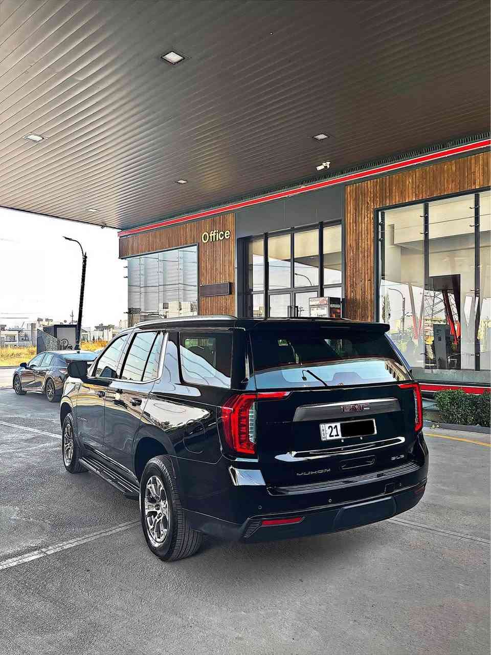 🚘 GMC YUKON 2023 SLE 🔥

✨ مۆدێل: 2023 SLE خلیجی 
✨ مۆتۆر: V8 5.3L
✨ گێڕ: ئۆتۆماتیک ، 10 گێری عادی 
✨ ڕۆیشتن: تەنها 67000 KM , 42 miles 

✨ درايف: 2WD قفڵ ئەکسل 
✨ ڕاداری پێشەوە + پشتەوە + تەنیشت بەشەرت 
✨ گێر و مەکینە بەشەرت 
✨ چوار تایەی تازەی لە ژێرە 
✨ سەیارەکە هەموو شتێکی بەشەرت بەس ماشاللە ی دەوێت بە شێوەیەکی زۆر جوان و پاک ماوەتەوە 

🔹 شاشەی گەورەیە 
🔹 Apple CarPlay / Android Auto
🔹 کامێرای دواوە
🔹 شاشەی دیجیتاڵی بۆ زانیارییەکانی شۆفێر
🔹 سیستەمی ئەمنی و ئاگادارکردنەوەی پێشەوە
🔹 Forward Collision Alert
🔹 Front Pedestrian Braking
🔹 Bluetooth
🔹 سێ ڕیز دانیشتن و شوێنی فراوان بۆ خێزان
🔹 سەیارەیەکی بەهێز و زۆر گونجاو 
✨ سەیارەکە سەنەوی تازەیە و غرامە و تحویل بەشەرت 

بۆ زانیاری زیاتر : 
Viber 
Whats app 
*********** 
*********** السليمانية, العراق

