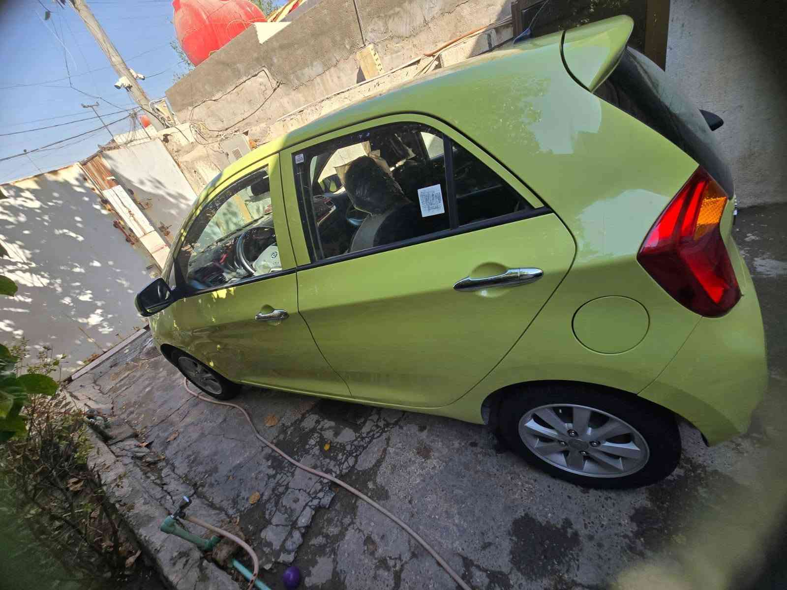 كيا بيكانتو 2015 وارد خليجي محرك 1400 اوتماتيك اقتصاديه بيهة ضربه بلتاير الأمامي 3 قطع باب وجاملغ وبنيد ولتكمه بارد بلباب سايق  لون أصفر ليموني مميز رقم بغداد جديد تبريد جدا ممتاز مكفول كير ومحرك وحداديه دوشمه بلاديه جديده وشاشه اندرويد مابيهة أي عطل نضيفه جدا كامرا خلفيه مري شفط الشراي يتصل. مكاني حي الجامعه *********** ويل كب تخم تحكم مرايات جانبيه قفل سنتر سعر ٨٠  بيهة مجال بصيط
