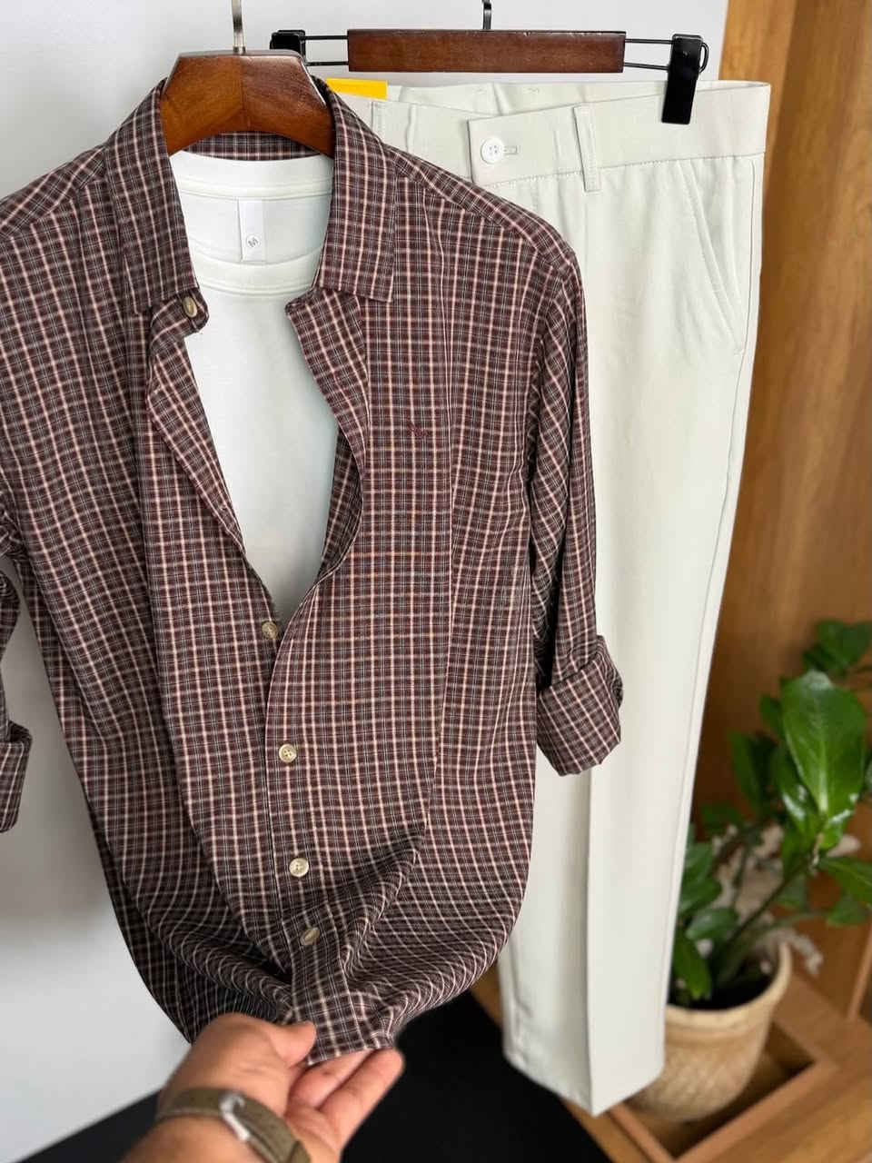 (شرف الدين للألبسة الرجالية👔🇹🇷)

واسط-العزيزية-شارع الخليج 📍

يوجد توصيل لكافه محافظات العراق 

للحجز والاستفسار مرساله الصفحه او الاتصال على(***********)واتساب

نص مكتوب في الصور:
- قميص AMB
- يلبس الوزن ١١٠