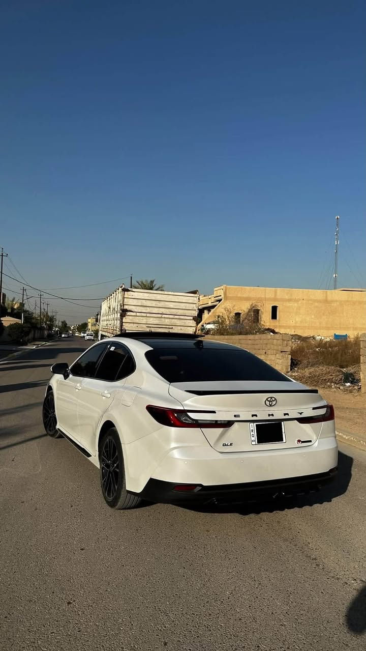 سلام عليكم…
كامري 2026 بانزين فقط فول مواصفات خليجي شركه جيهان ضمان تيوتا العراق 

سياره فول مواصفات خليجي ومعروف مواصفات الGLE
-4 سلندر بانزين 2.5 
_ماشيه 9 الف 
-بصمه تشغيل 
- تشغيل عن بعد
-اناره ترحيبيه
- كير 8سرعات 
- شفتات ستيرن

-برده خلفية كهرباء 
-2بيبان بصمه
-بانوراما
-اوتو ستوب 
-نقطه عمياء
-شحن واير ليس
- نظام ماقبل الاصطدام
- نظام البريك التلقائي في حالات الطوارئ 
- نظام مثبت السرعه
- نظام رادار عدم خروج من مسار
- نظام قيادة شبه ذاتيه تتبع السياره المقابيلك 
-اوتو هولد 
-تحديد مسار 
-رادارات امامي خلفي مانع تصادم
-حساسات امامي خلفي
-هاند بريك بصمه 
-شاشه الجبيرة مو الصغيره التجي بالفول 
-تحكم شاشه لمس
- +تبريد كشنات
-كشنات كهربائيه جلد
-ابل كار بلي فعال
-شاشه معلومات 
-هواي مواصفات بيها ومعروفه مواصفات الكامري الخليجي 
السيارة حيل نظيفه ومعتنين بيها ومناقصها اي شي
للاستفسار
***********

السياره مرقمه دهوك  وبيه كتاب تضليل سنة يمشي بكل العراق 

ملاحظه : صارت عندي رصعه خفيفه بحافه الصندوق
