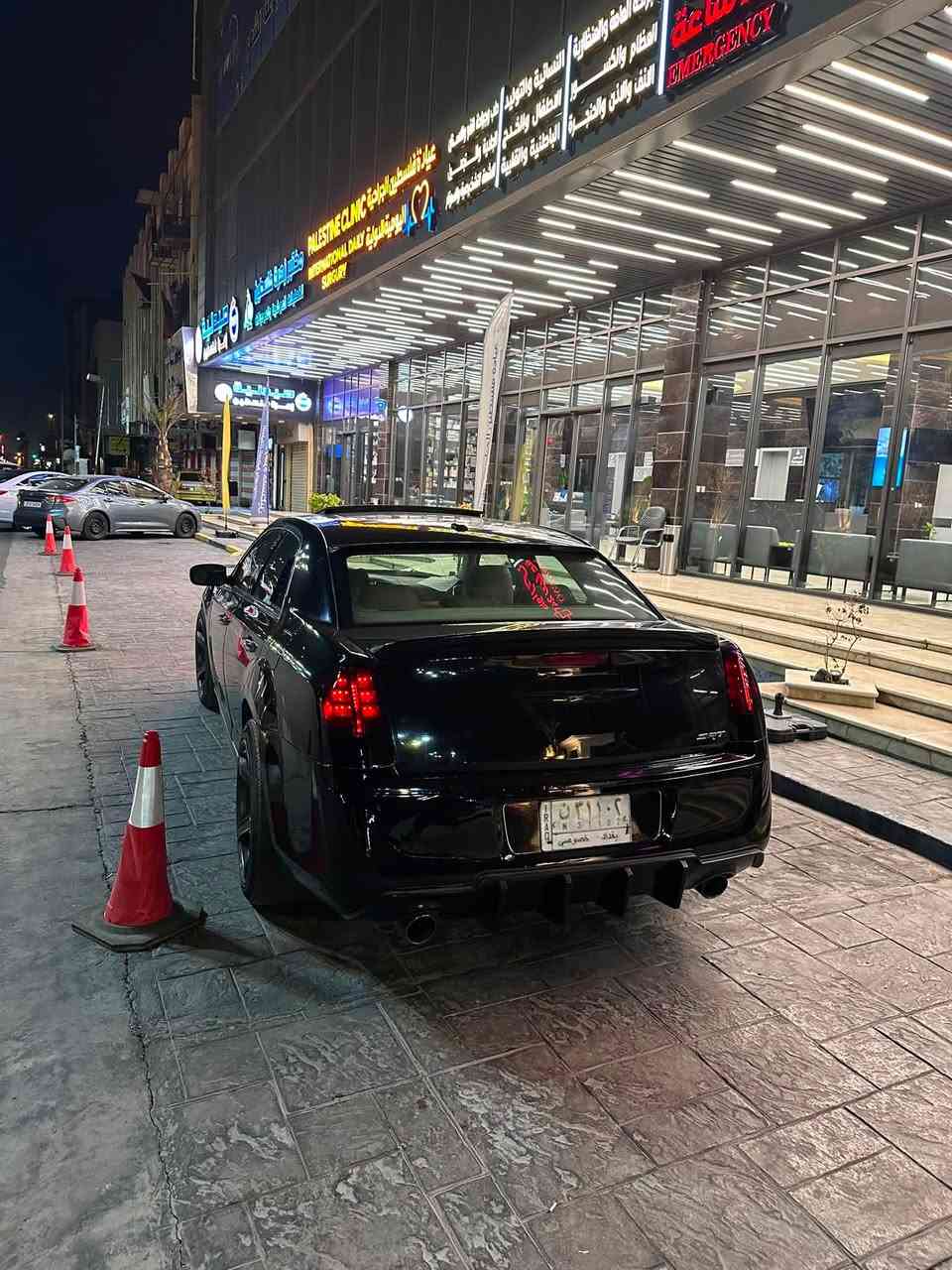 كرايسلر c300 اوباما 
رقم بغداد

هيمي 5700 ارتي
موديل 2012
فول مواصفات ما عدا الرادار 
تبريد تدفئة كراسي
تدفئة تبريد اكواب
بردة خلفية
بانوراما
ويل نجمة ابو الخسفة وتايرات جديد 
صدر جديد

محدثة بجم 2020 اوركال عين الشيطان ولايت زنون

داون بايب 3 انج
الكزوز مفرغ بيها صوت رعب
مبرمجة يم مصطفى ايكل سيفتي
ولف حماوة ريسنك
بنكة ترددية يعني انسى الحماوة

السيارة خير من الله نقصها بس كشنات وهاهية

وارد امريكي ضربتها جاملغ وباب امامي 
وبيها قطع صبغ اثر جراد ابيع حزام

رايده 140 وبيها مجال 
***********
