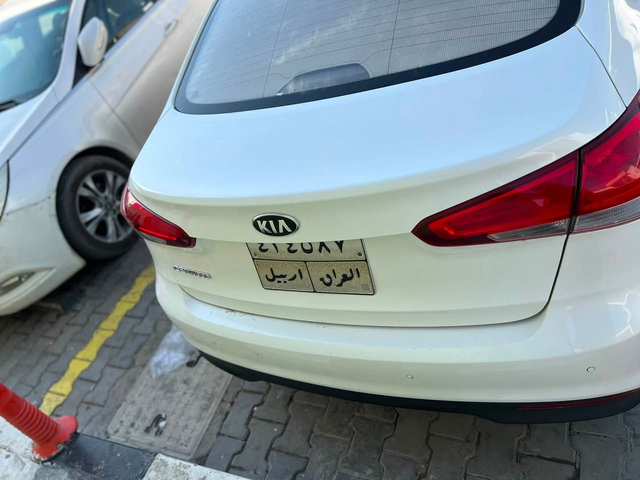سيراتو موديل 2018 اربيل خليجي بيها قطعه تبديل باب الخلفي من جهه اليمنه السعر130$ واذا مراوس بسورنتو 15/16وانطي فرق  رقم الهاتف التواصل فقط واتساب ***********
