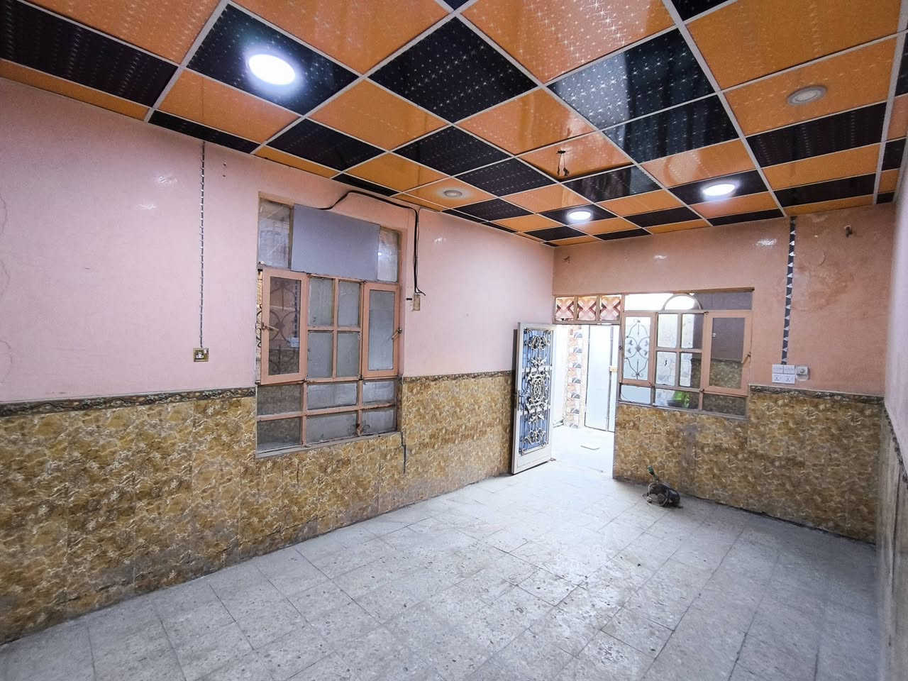 السلام عليكم
بيت للبيع في حي الميلاد 
المساحة ←100 متر بالطول 
بناء البيت ← غرفة وصالة ومطبخ واستقبال وصحيات وفوگ غرفة وتشاريف 
موقع البيت ← يقع خلف اسواق فضة قريب على مدرسة المستجار والذكوات يبعد عنهما مسافة شارع واحد 
السعر ←62 وبي مجال للشراي
التواصل ←واتساب او رصيد ***********
