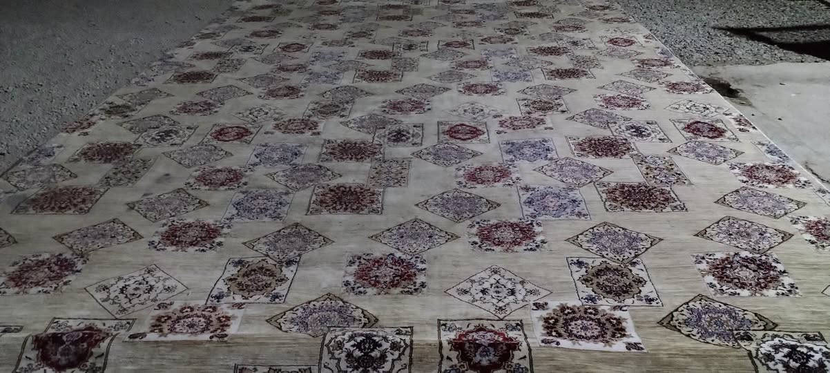 ام فەڕشە قیاسی 4بە5 دڕاو سوتاو هیچی نیە نرخی 45 حاجیاوا ..***********
