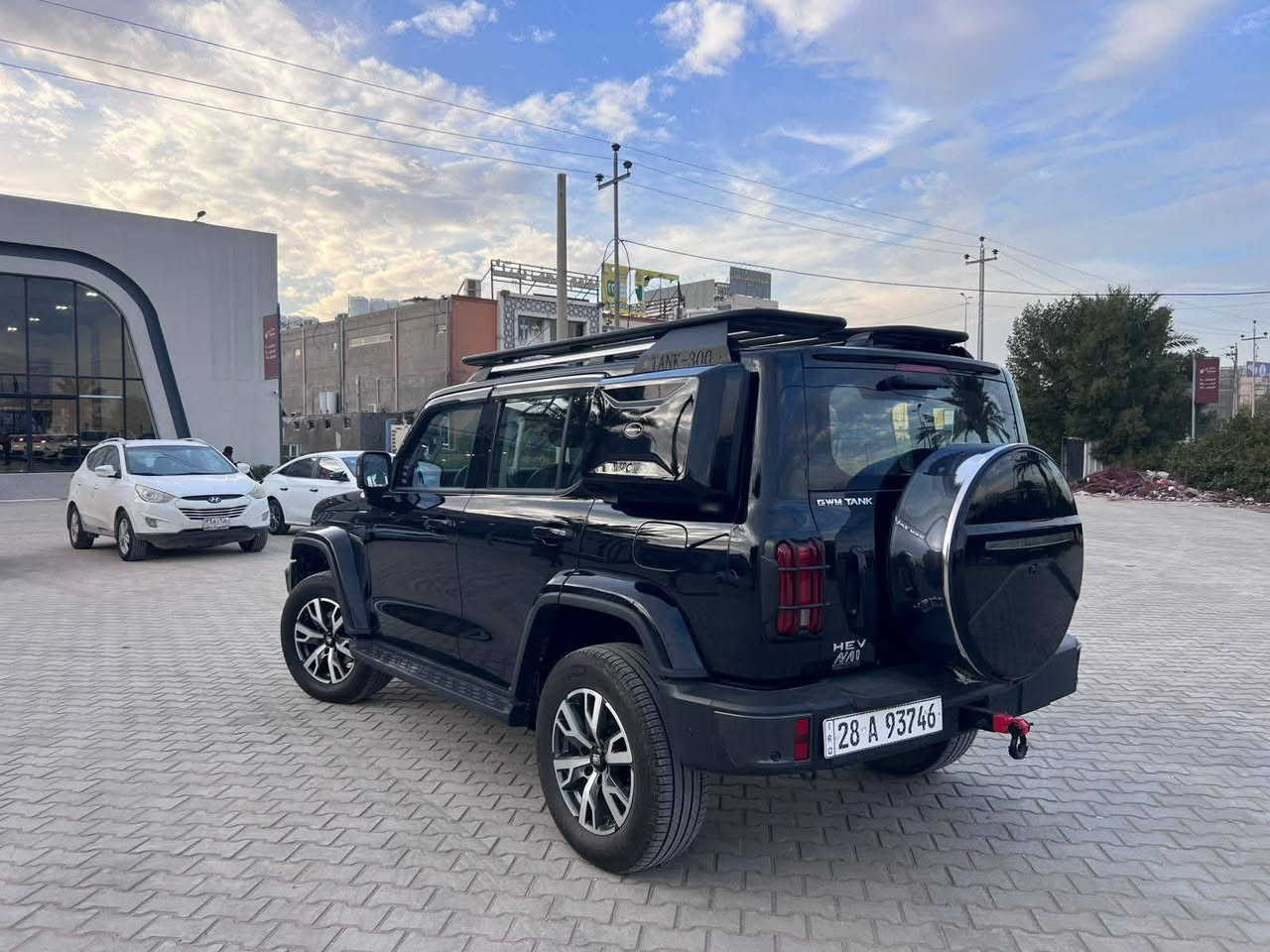 تانك 300 مستخدمه سيارة شبه جديدة عداد 9,800 كم فقط وبمواصفات قوية جداً لعشاق الأوف رود 👇
⚙️ المحرك:
2.0 لتر تيربو + نظام هايبرد
قوة تقارب 346 حصان
ناقل حركة أوتوماتيك 9 سرعات
نظام دفع رباعي حقيقي 4WD
🛞 تجهيزات الأوف رود:
✔️ دبل ثقيل + دبل خفيف
✔️ قفل دفرنس أمامي وخلفي
✔️ أوضاع قيادة للطرق الوعرة
✔️ نظام Crawl Control
✔️ كاميرا 360 درجة
✨ المواصفات:
✔️ شاشتين رقميات كبيرة
✔️ سقف بانوراما
✔️ مقاعد جلد فاخرة
✔️ بصمة تشغيل ودخول
✔️ Apple CarPlay & Android Auto
✔️ شاحن موبايل لاسلكي
🔥 سيارة تجمع بين القوة والفخامة والتكنولوجيا
🔥 حالة ممتازة واستعمال خفيف جداً
📍 الموقع: [النجف الاشرف]
💰 السعر: [46 مليون  ]
📩 للحجز والاستفسار راسل الصفحة الآن قبل البيع
📞 أو واتساب: [***********]
تانك 300 مستخدمه سيارة شبه جديدة عداد 14 الف كم فقط
