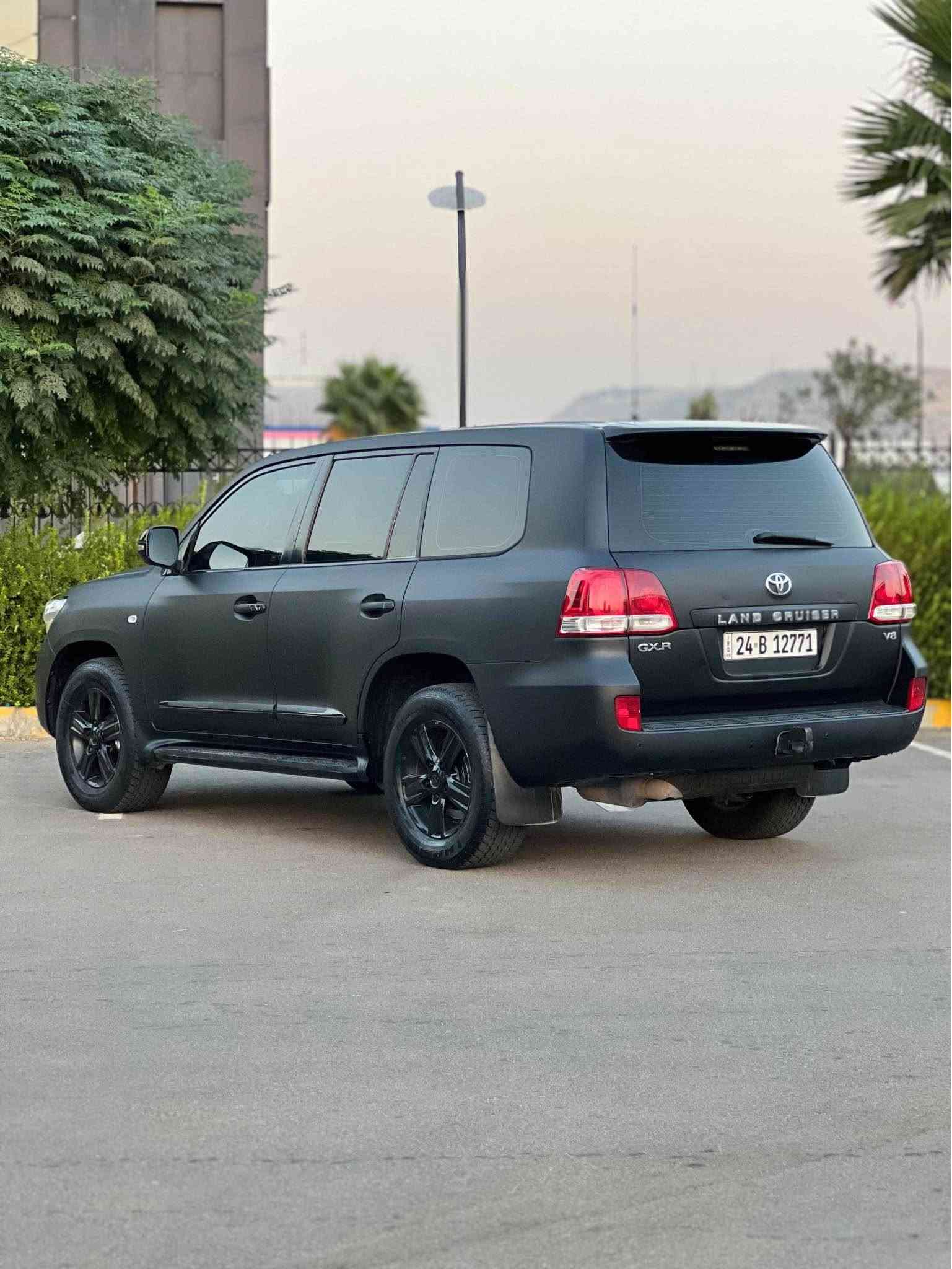 لاندكروزر GXR • ٢٠١٠ • V8