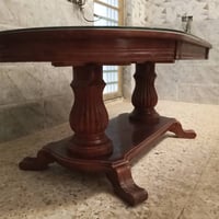 ميز طعام مع 8 كراسي  السعر 550 وبي مجال  عنوان بغداد تاجي